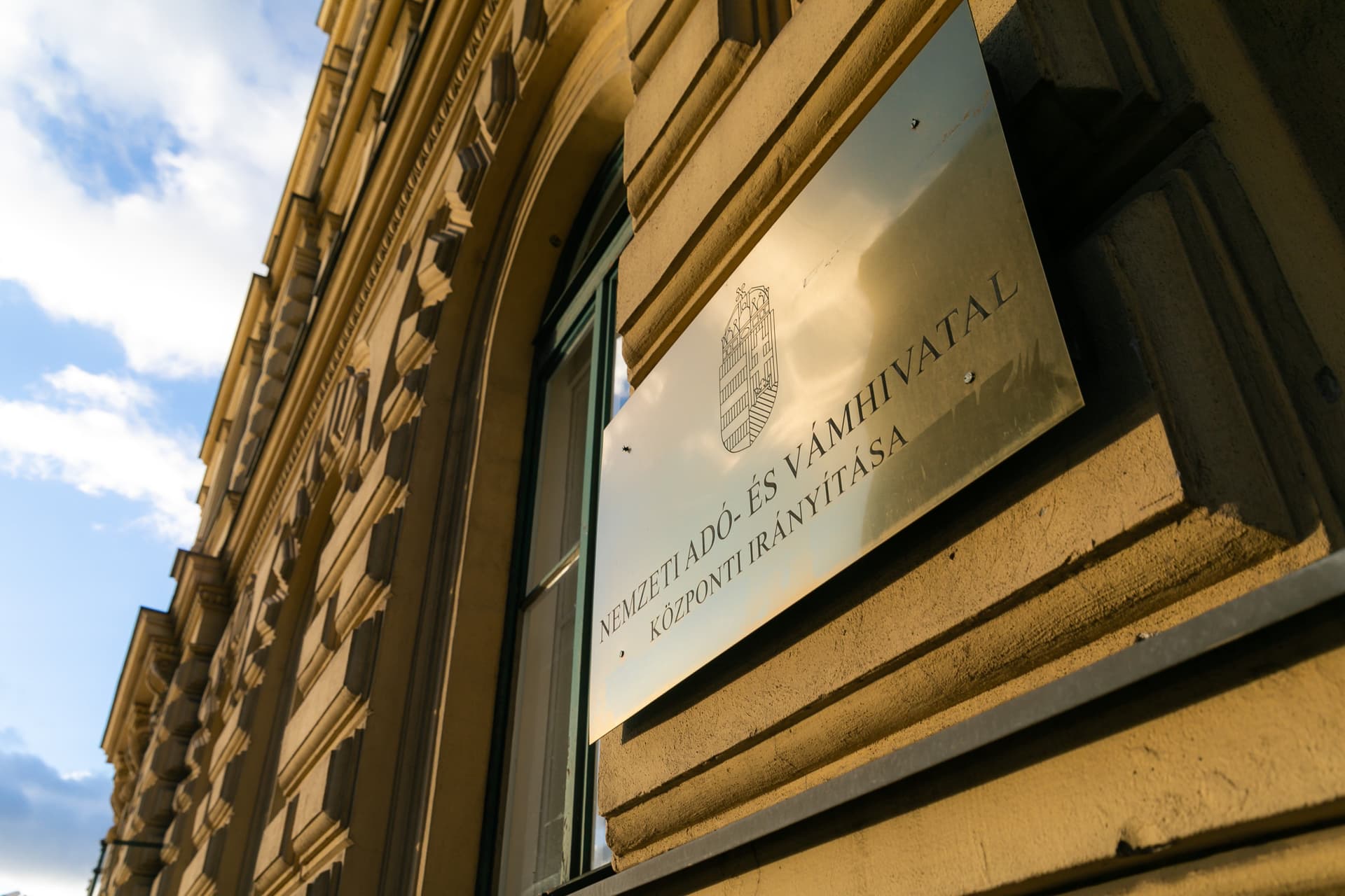 Fontos adóváltozások léptek hatályba kedden