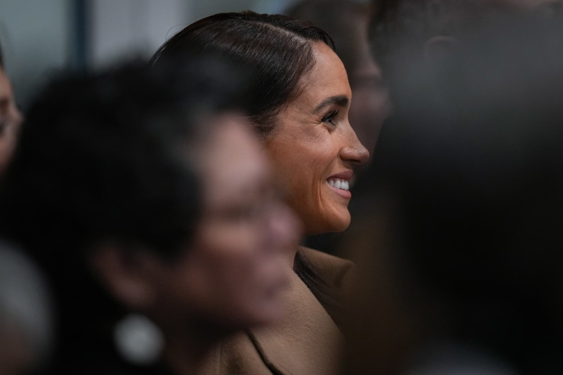 III. Károly király hiába könyörgött, Meghan Markle nem teljesíti a kívánságát