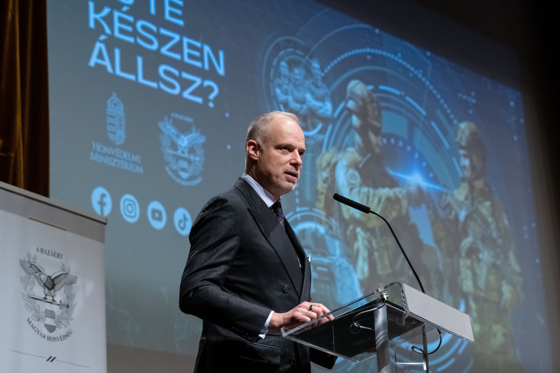 Középpontban a biztonság a magyar EU-s elnökségi programban