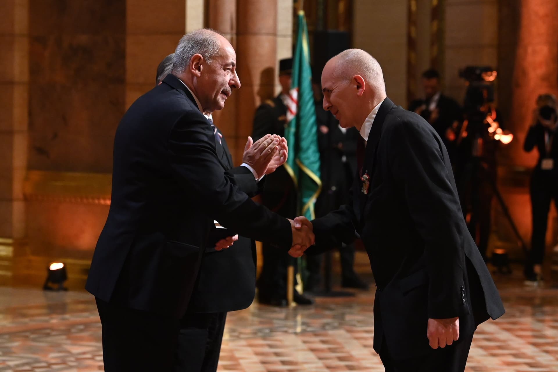 Egy nevezetes regény indította útjára a Széchenyi-díjas történészt - INTERJÚ