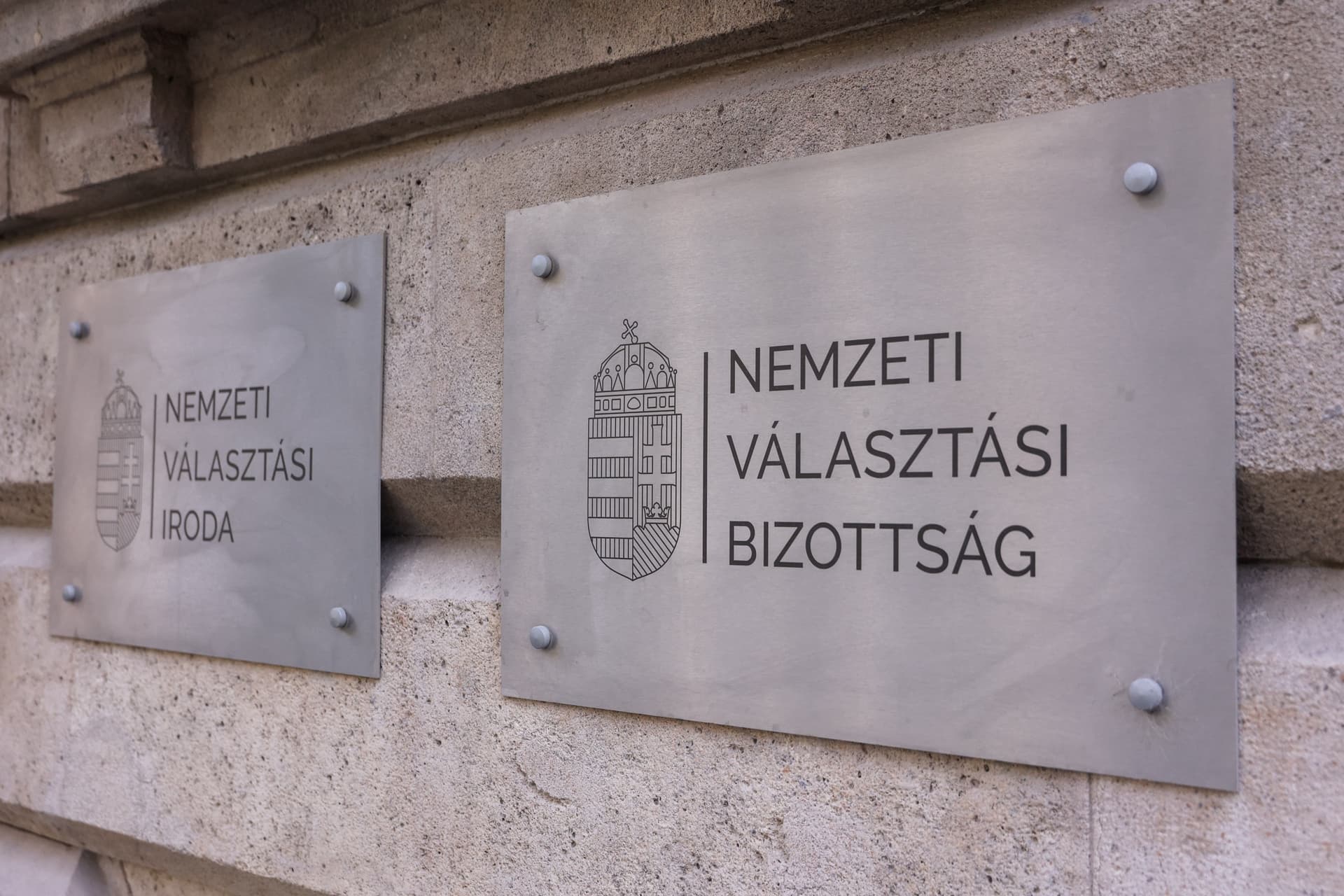 Az NVB nyilvántartásba vette az első megfigyelőket a levélszavazatok feldolgozására