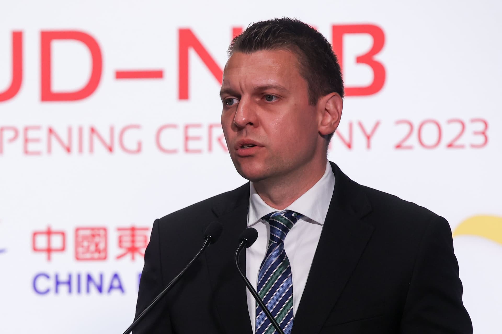Menczer Tamás: Békepárti és szuverenista politikusokat kell Brüsszelbe küldeni