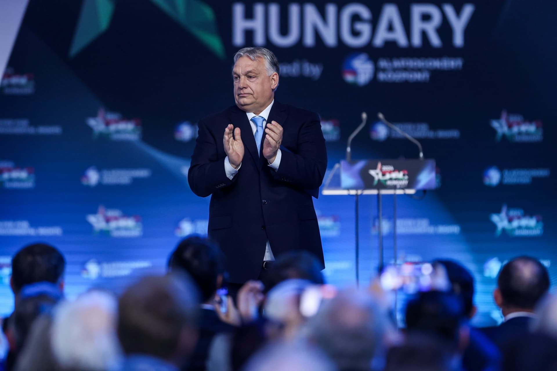 Sorra lépnek Orbán nyomába a jobboldali pártok, nagyra tartják mindazt, amit létrehozott