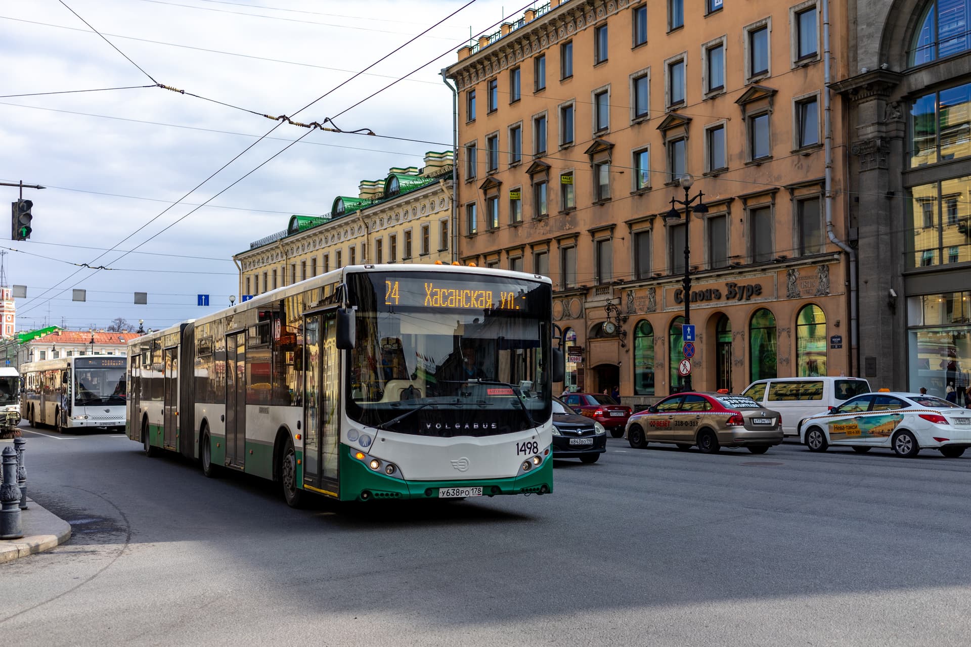 Emberekkel teli busz zuhant egy folyóba Szentpéterváron + VIDEÓ
