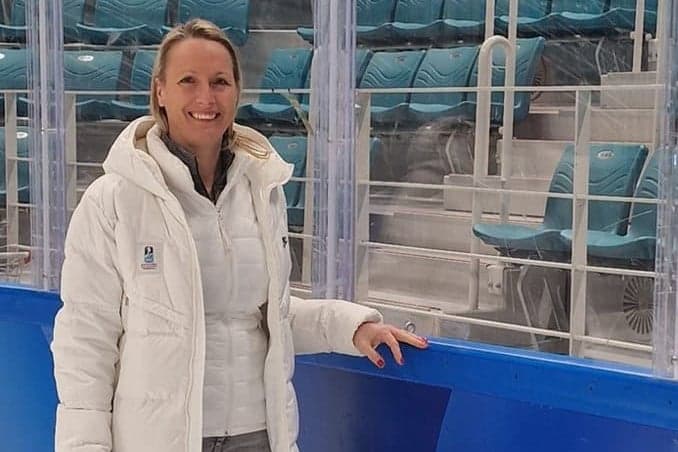 A nemzetközi jégkorong szövetség (IIHF) egyik regionális alelnöke lehet
