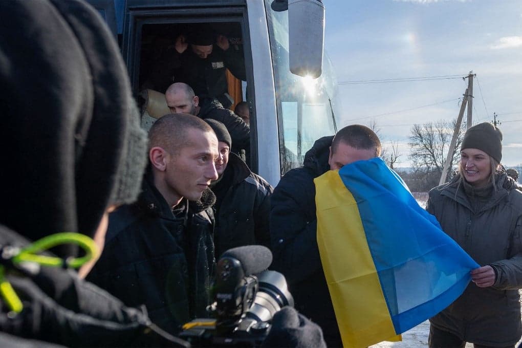 Ukrán katonák: Az ellenség jobban bánik velünk