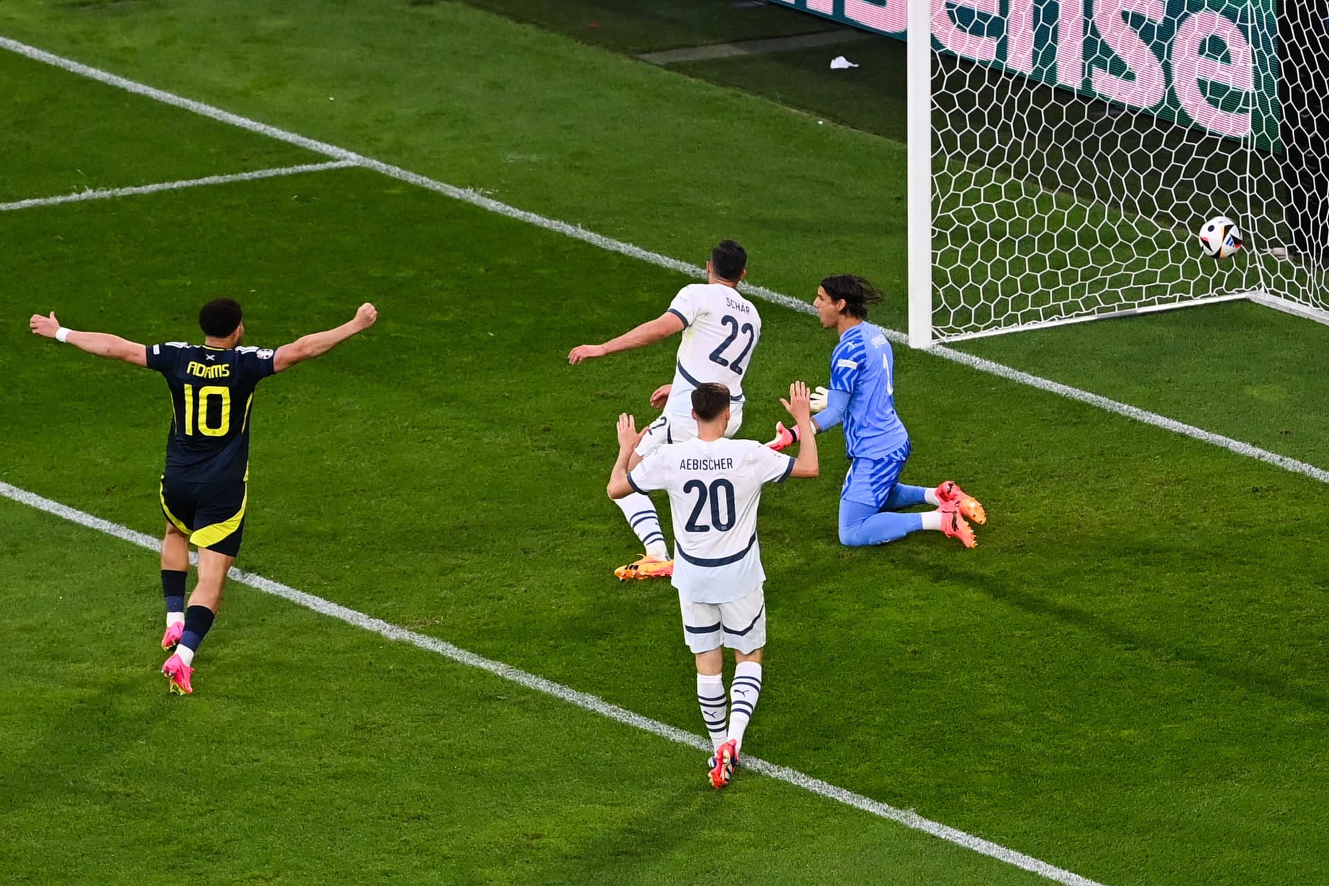 Döntetlen a skót–svájci meccsen