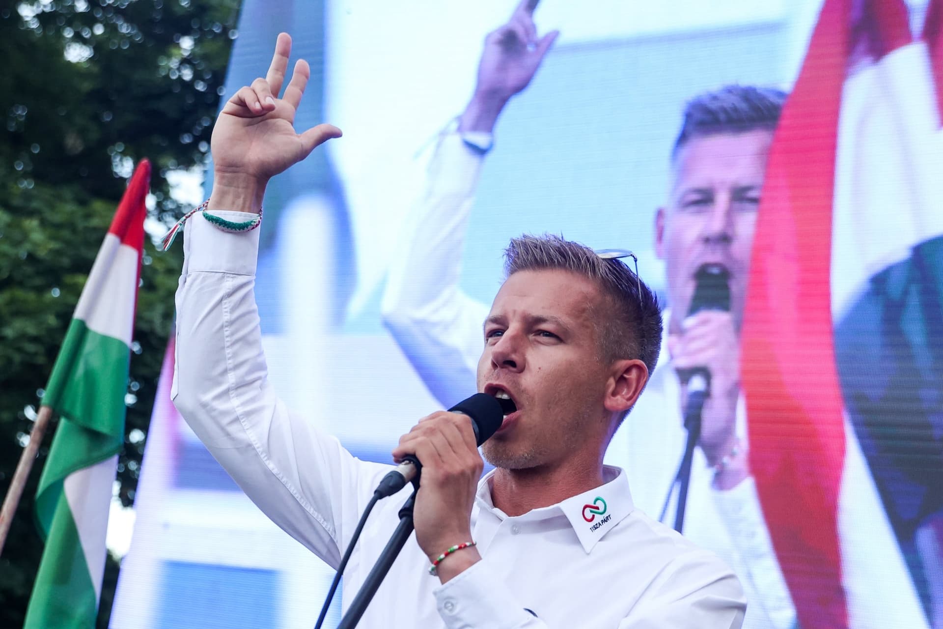 Magyar Péter öntelt és agresszív a magyarok többsége szerint