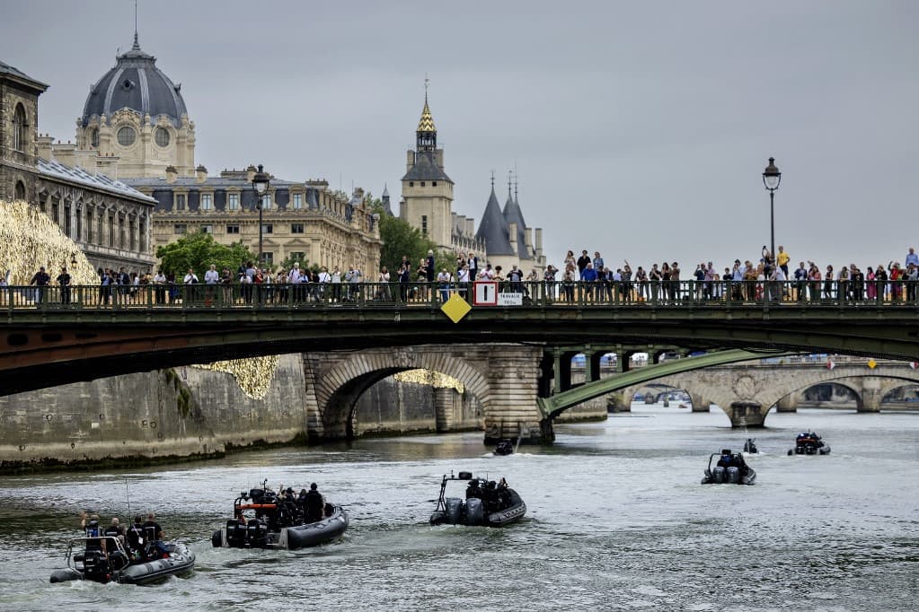 francia vízirendőr szajna XXXIII. olimpiai játékok párizs franciaország
