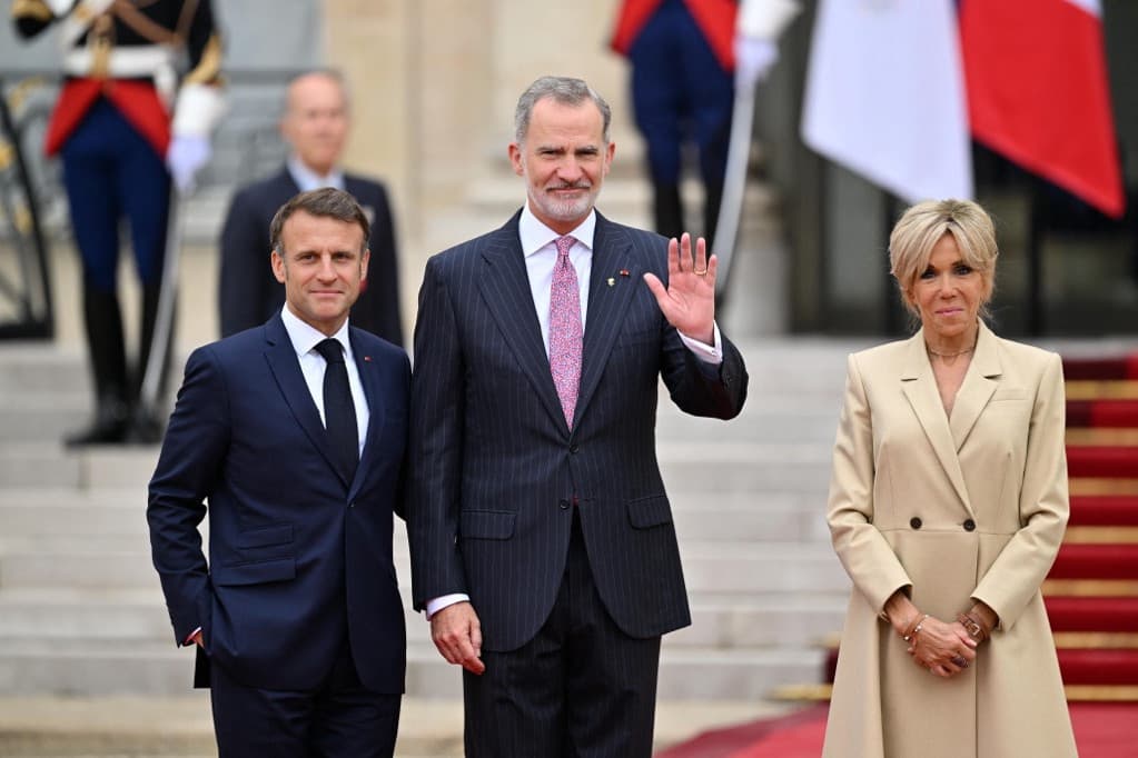 Emmanuel Macron Brigitte Macron VI. Fülöp spanyol király XXXIII. olimpiai játékok párizs franciaország