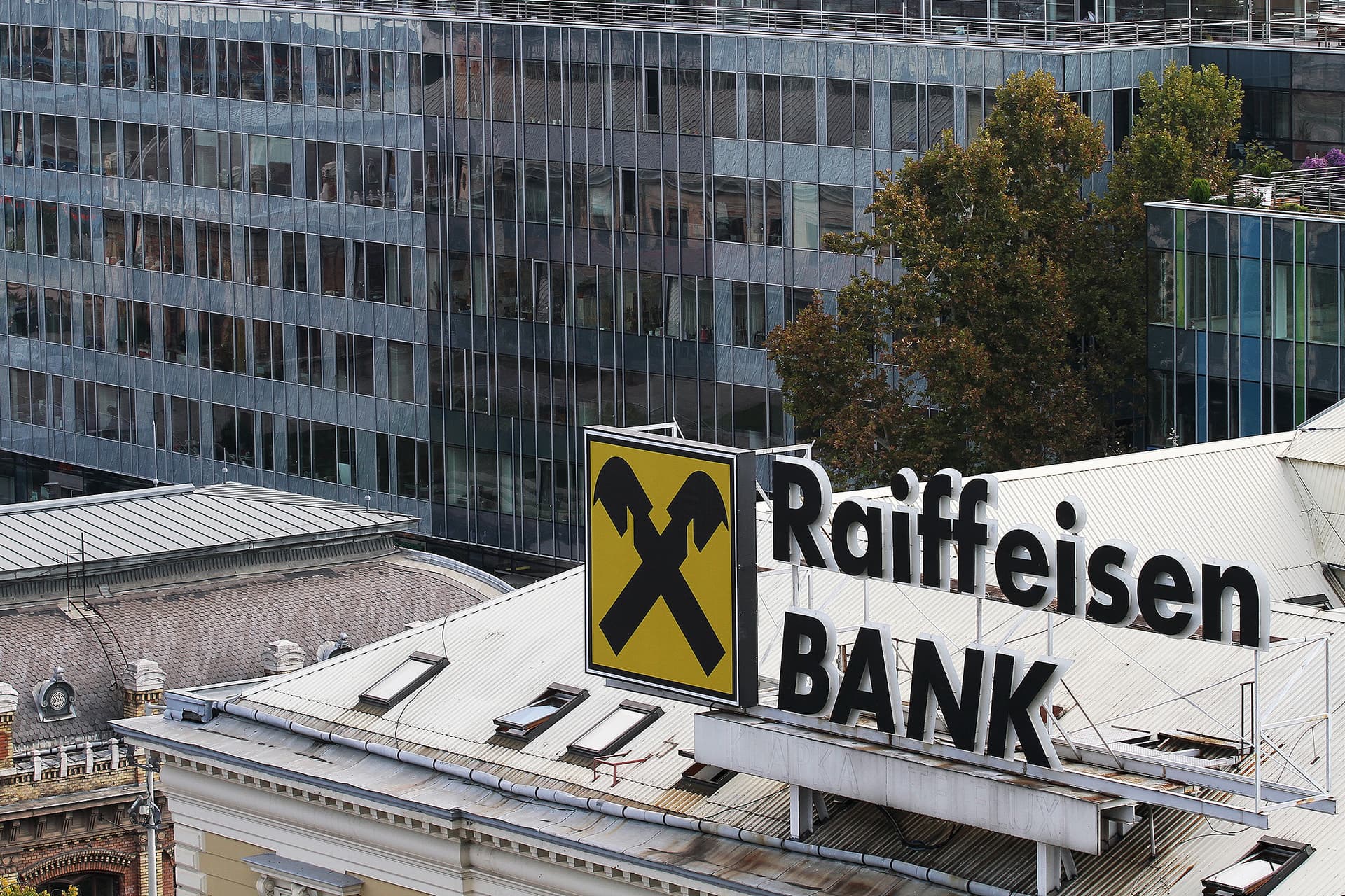 Kövér bírságot kapott a Raiffeisen Bank