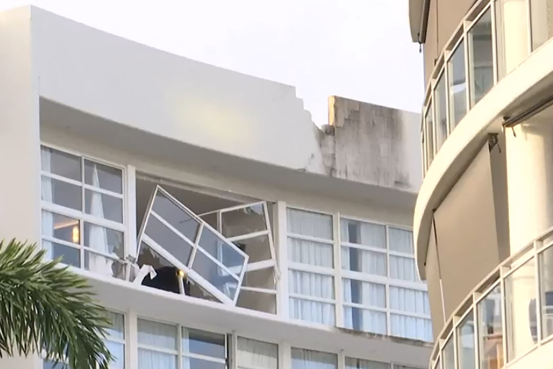 Szállodába csapódott egy engedély nélkül repülő helikopter Ausztráliában