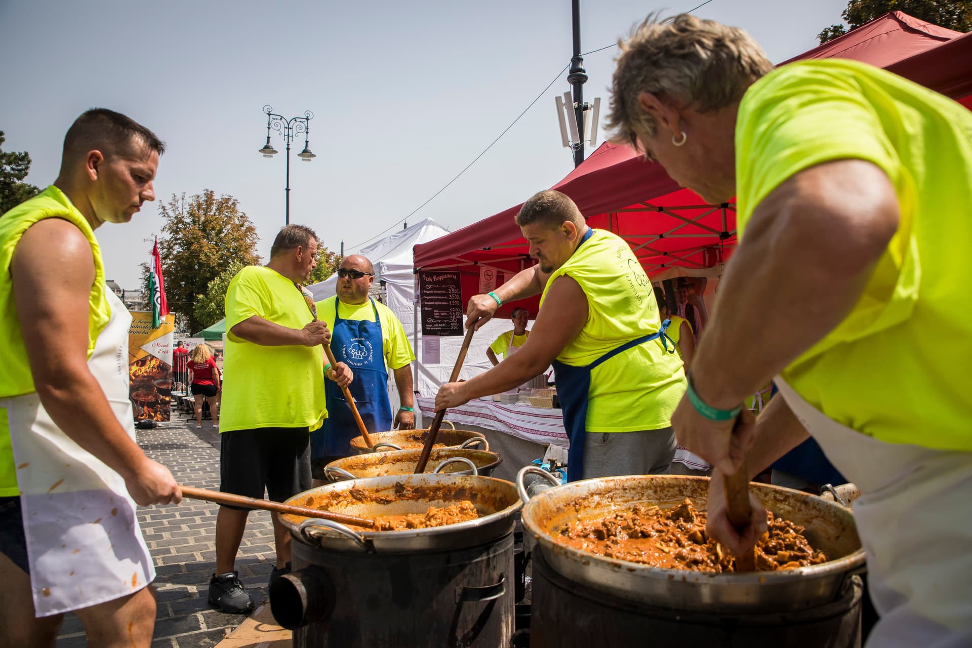 A bográcsban és a tűzön készített ételek lesznek a főszereplői az idei Magyar Ízek Utcájának