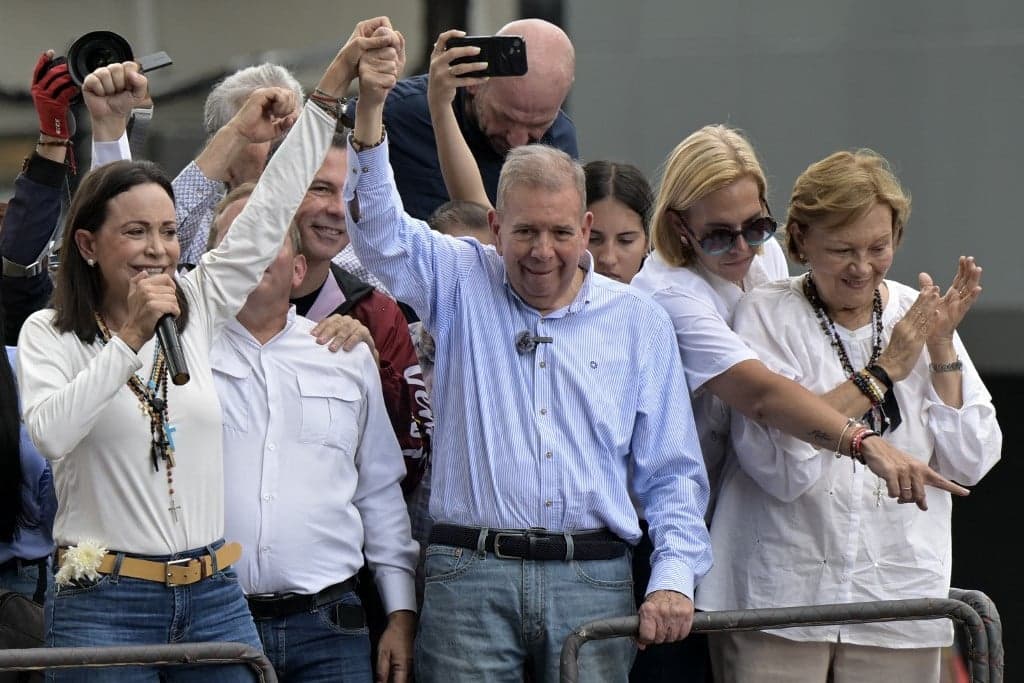 Az EP az ellenzék vezetőjét ismeri el a venezuelai elnökválasztás győztesének