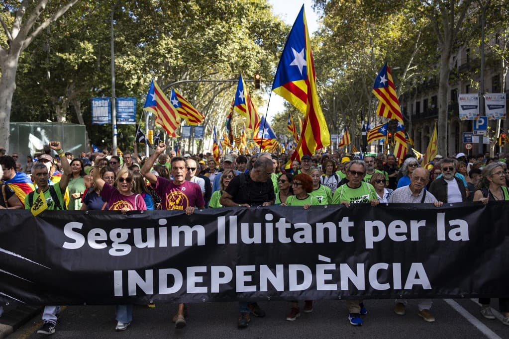 Barcelona: Több tízezren tüntettek a függetlenségért a katalán nemzeti ünnepen
