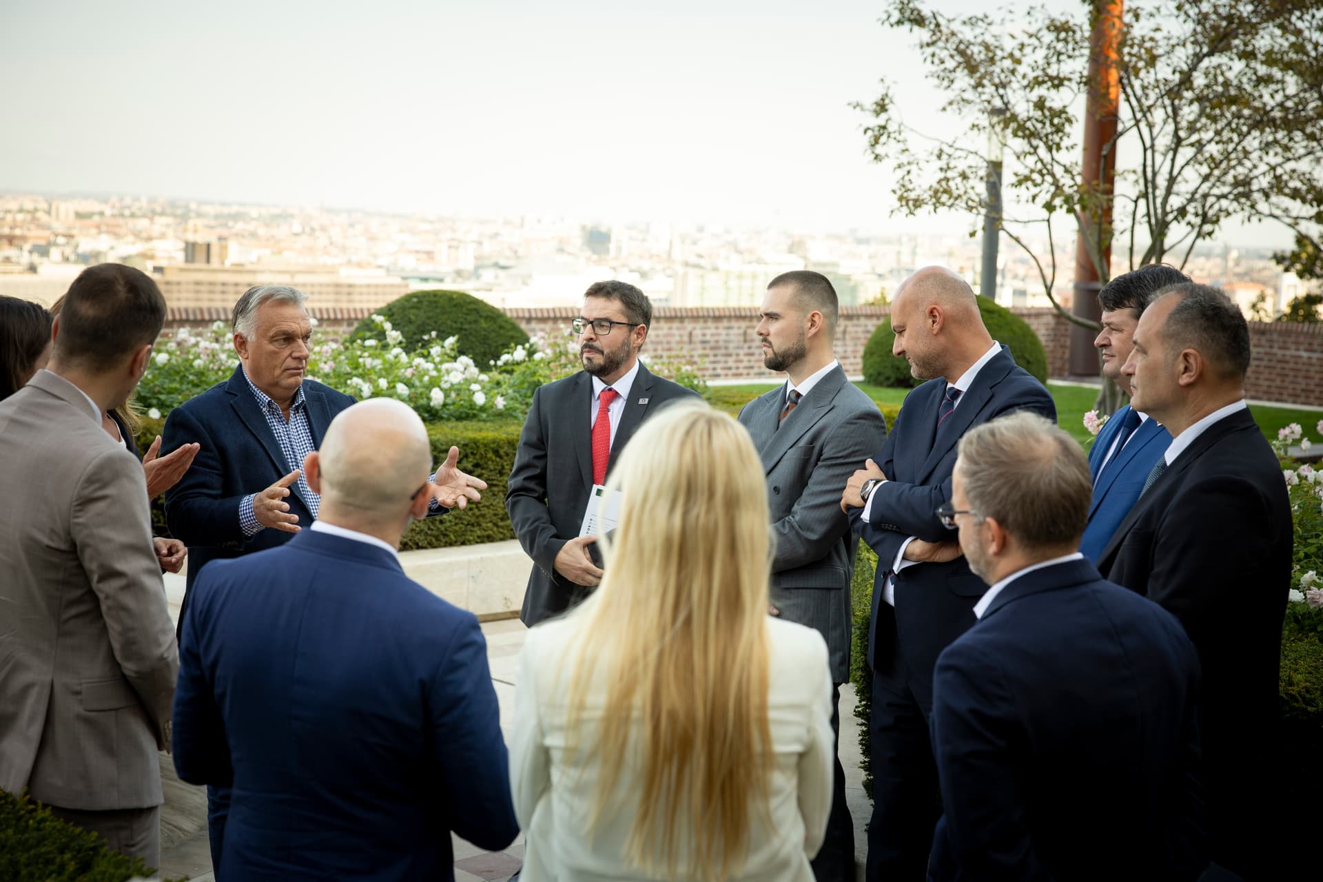 Orbán Viktor közép-európai jogászprofesszorokkal tárgyalt