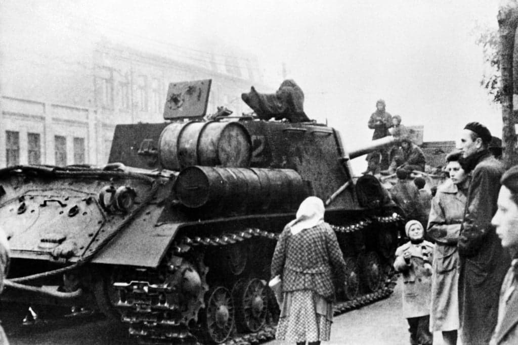 A keményvonalas hazaárulók lövettek a Kossuth téren
