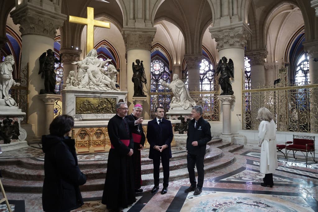 A francia elnök ellenőrző látogatást tett a Notre-Dameban