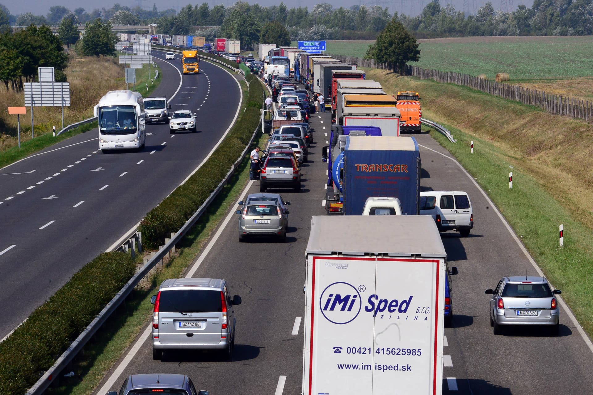 Kamionok ütköztek össze az M1-es autópályán
