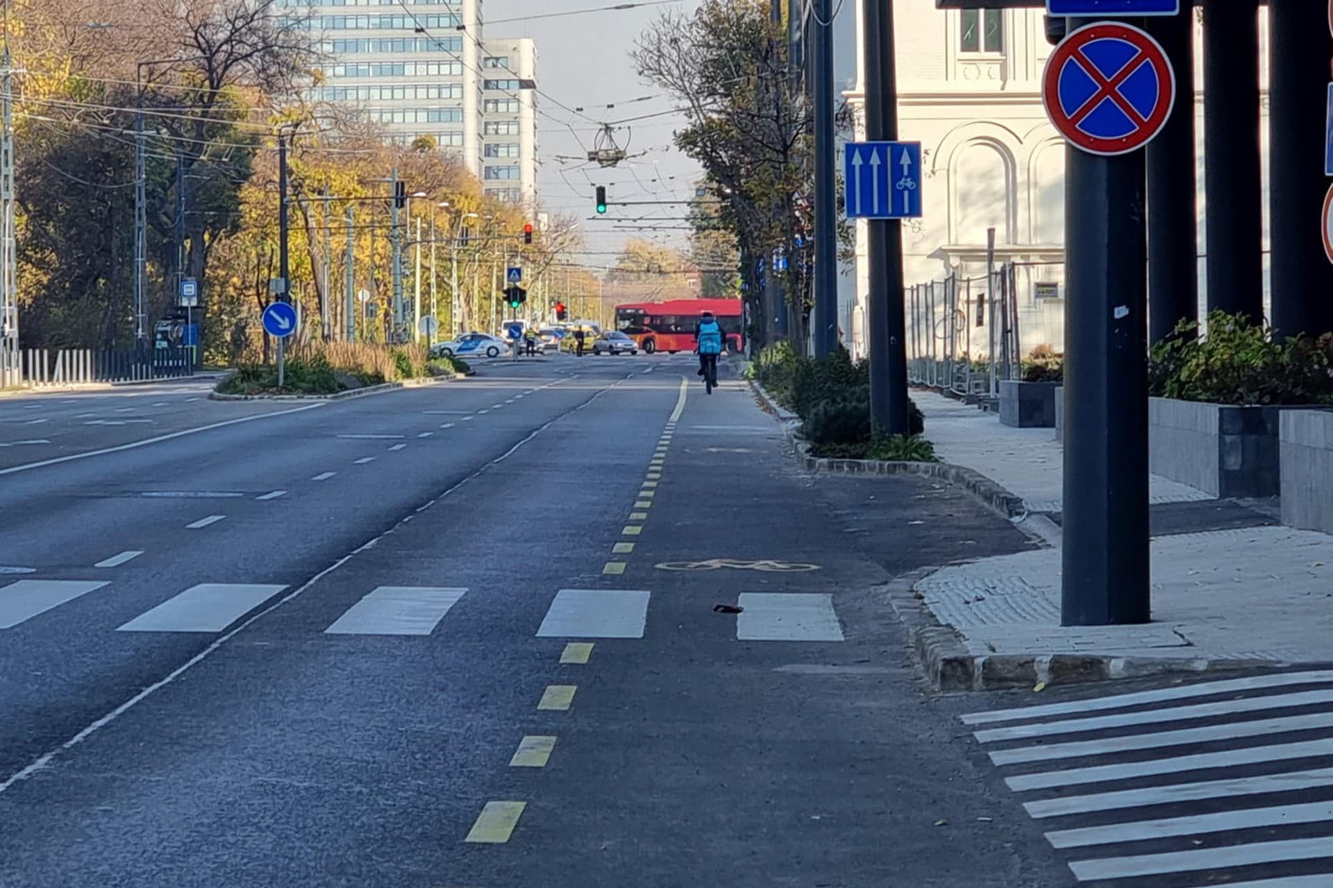Budapest autó troli rendőr