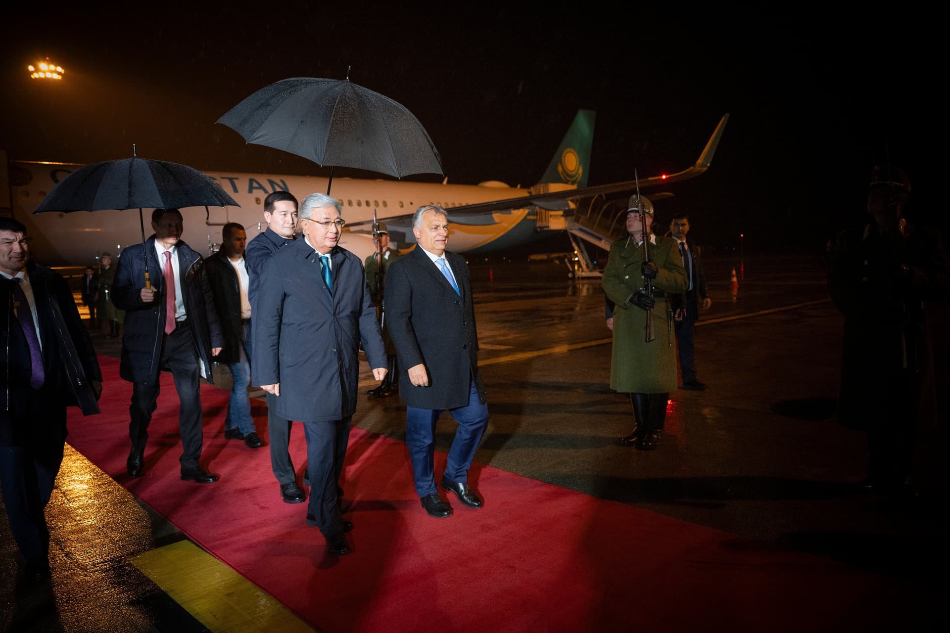 Orbán Viktor fogadta a Magyarországra érkező kazah elnököt