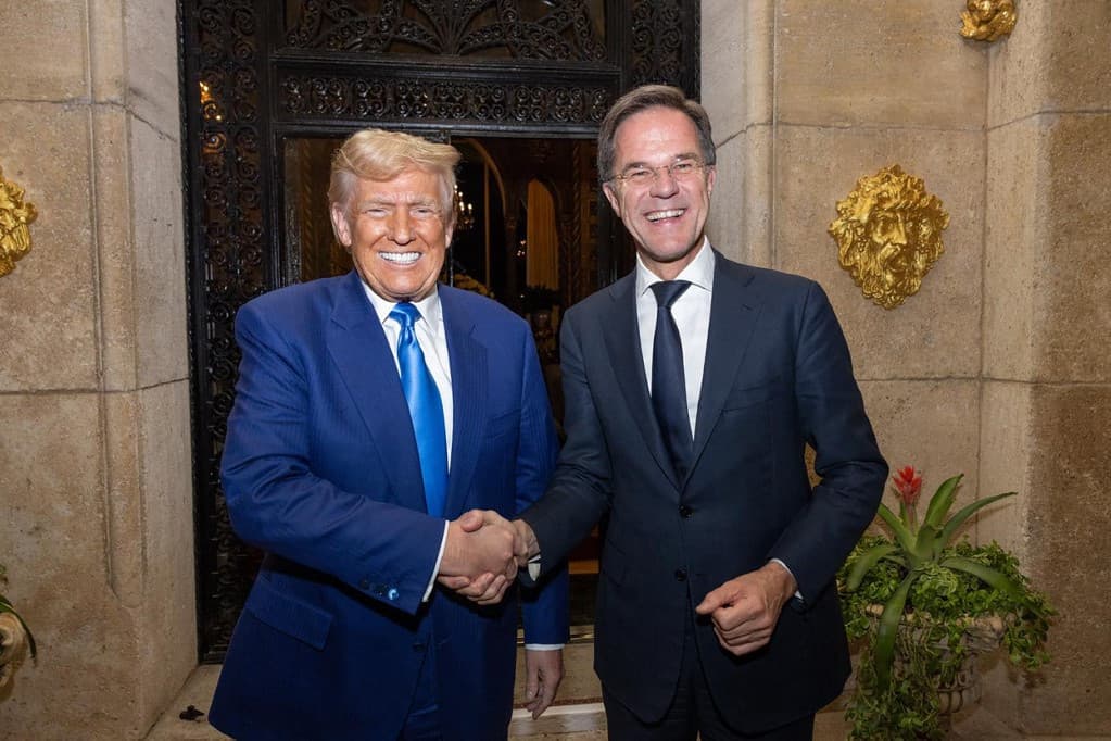 Ursula von der Leyen is üdvözölte Donald Trumpot