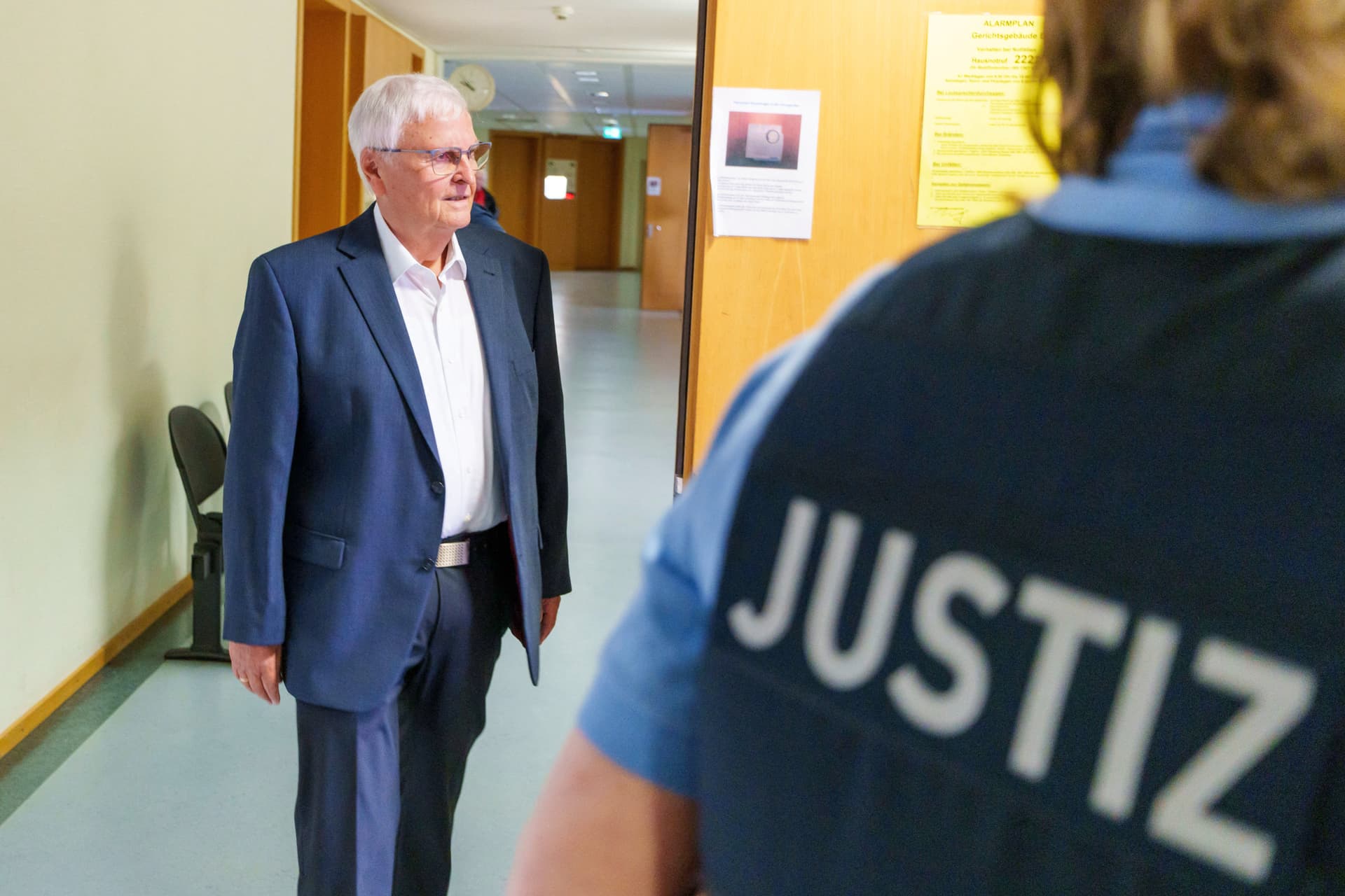 Hatalmas összegre perelik a labdarúgó-szövetség elnökét