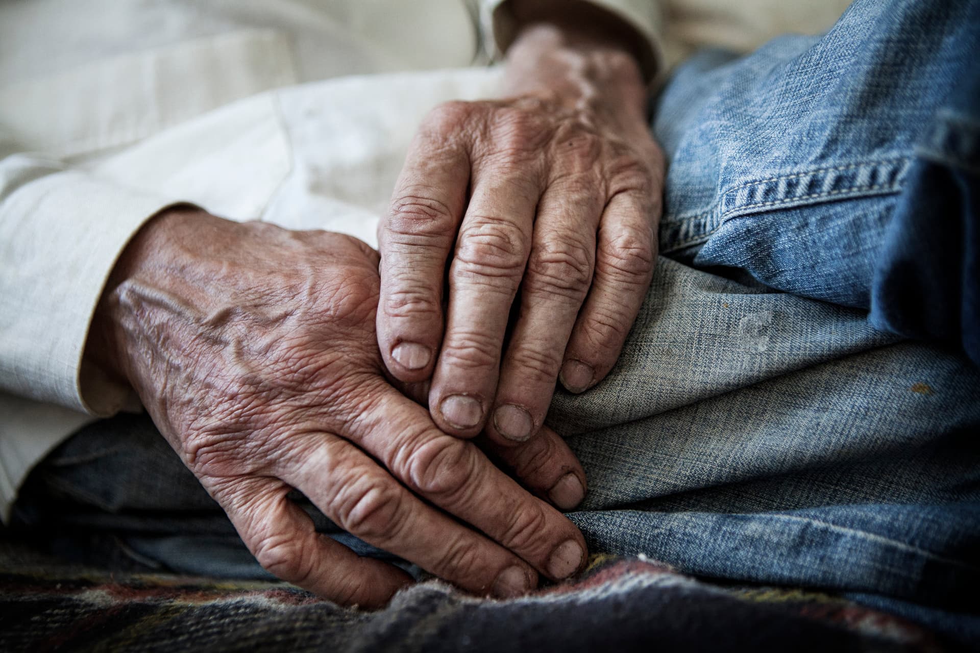 A fehérje, amely lyukakat fúr a Parkinson-kóros agyba