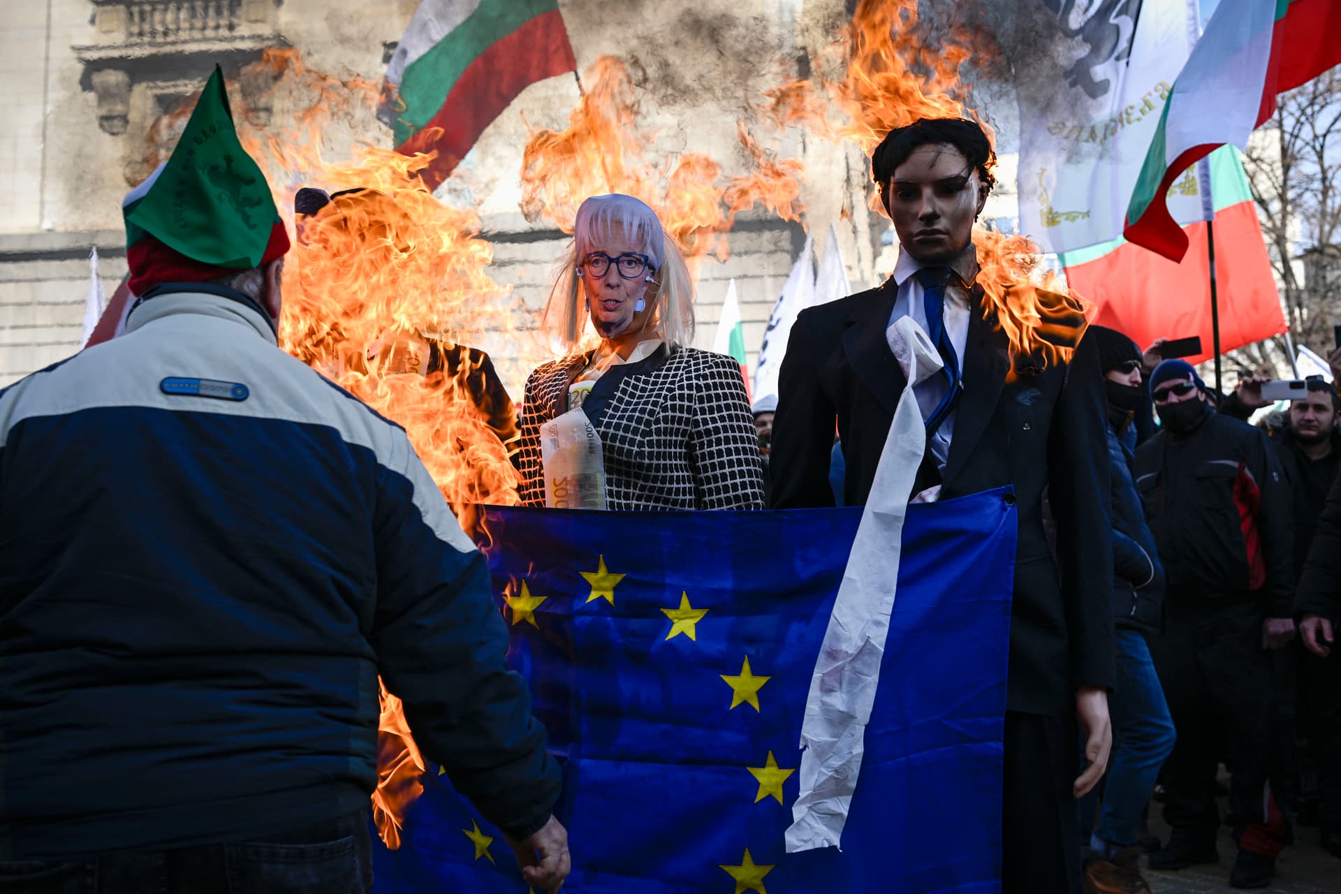 Molotov-koktélokkal dobálták meg az EU szófiai képviseletét
