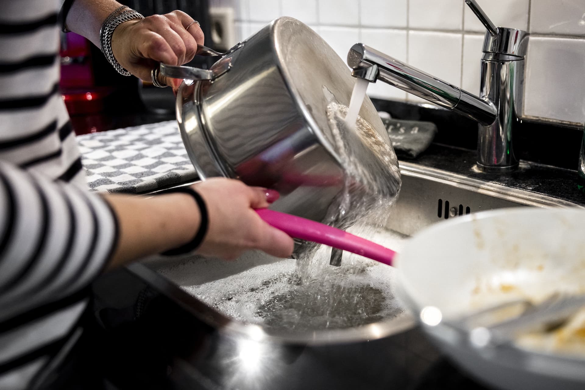 Ha ezt  tesszük minden este, többé nem dugul el a lefolyó