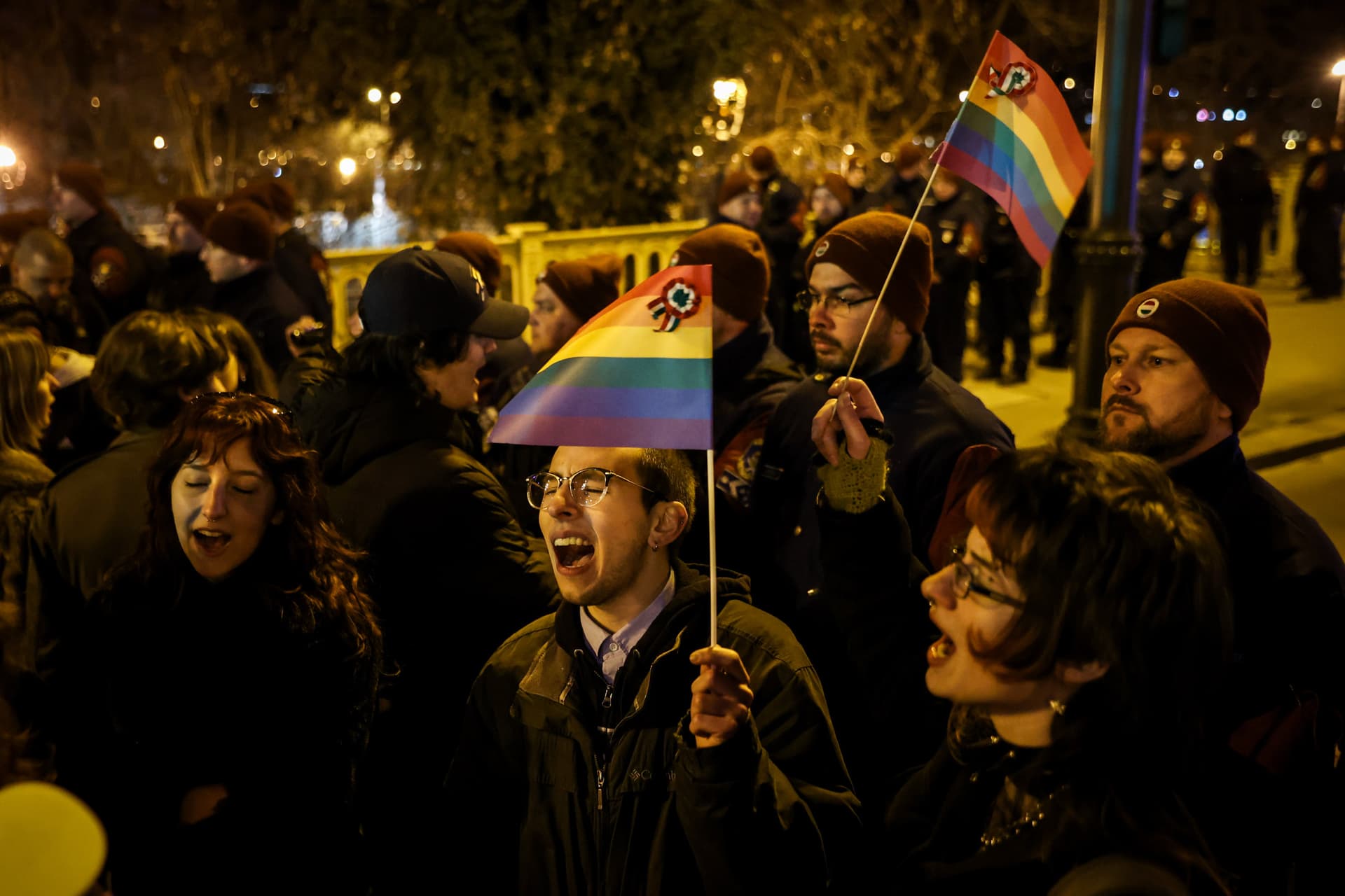 Pride tüntetés pride hídfoglalók Margit híd Pride-törvény Pride törvény gyülekezési jog