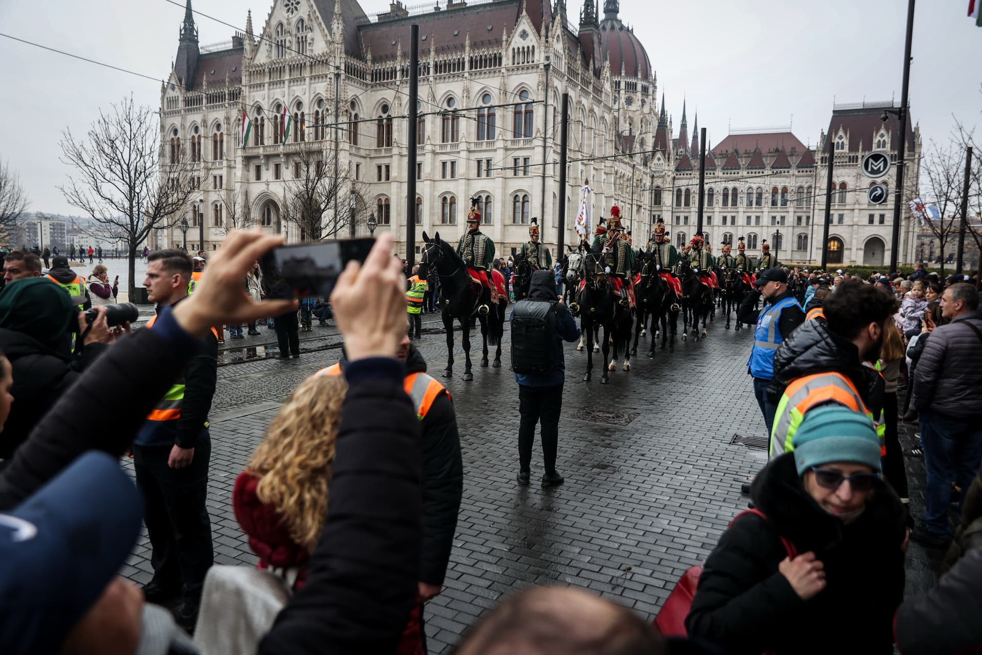 huszármenet március 15.