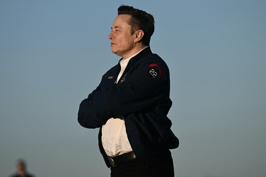 Elon Musk vagyona a világon elsőként közelítette meg az 500 milliárd dollárt