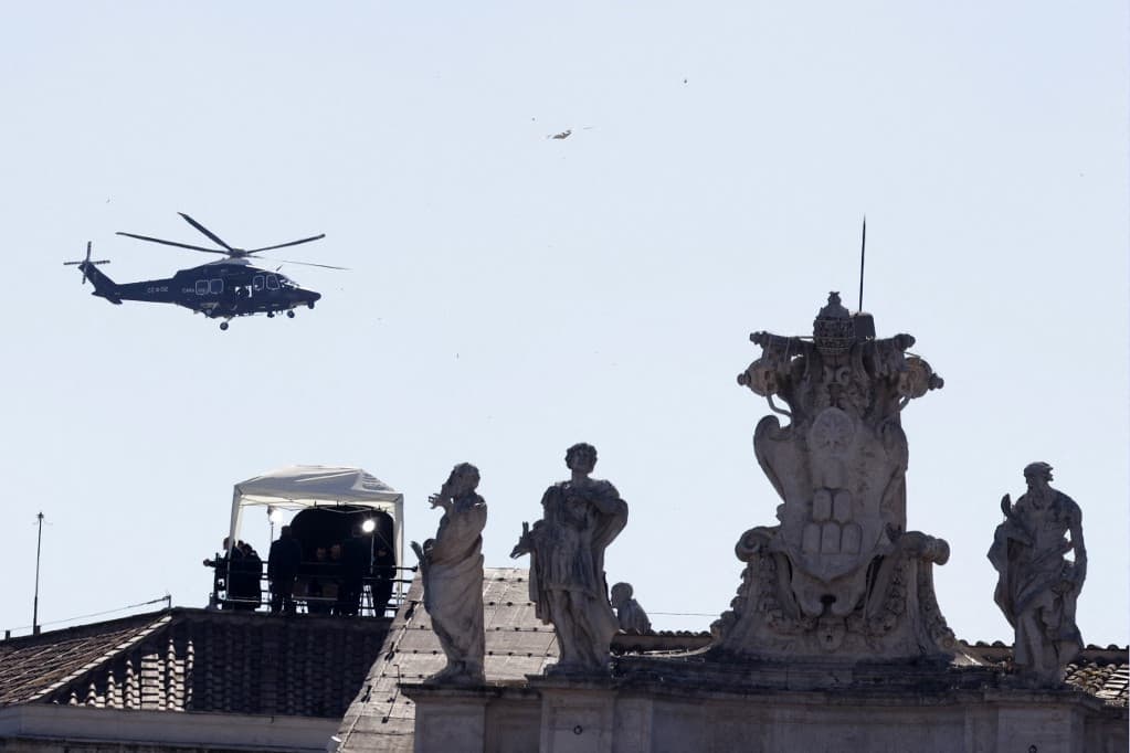 Ferenc pápa temetés olasz rendőrség helikopter