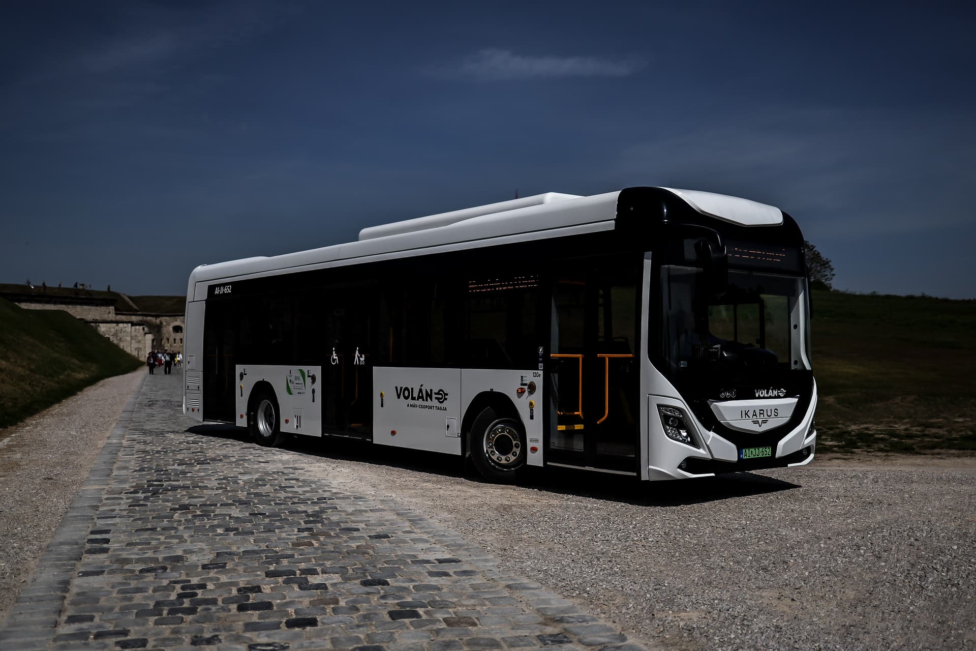 Megérkezett az Ikarus 120e elektromos busz