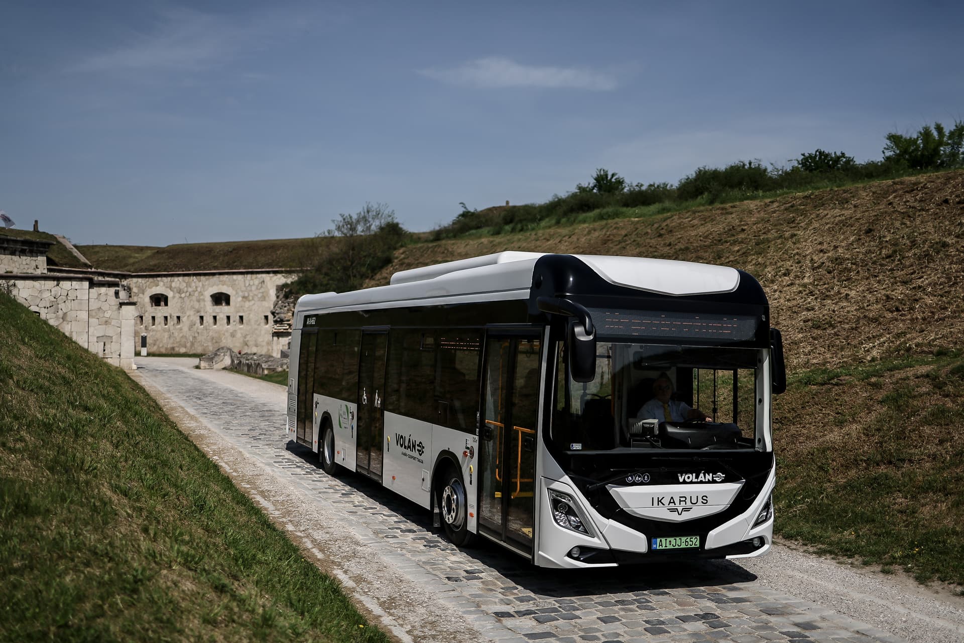Ikarus 120e