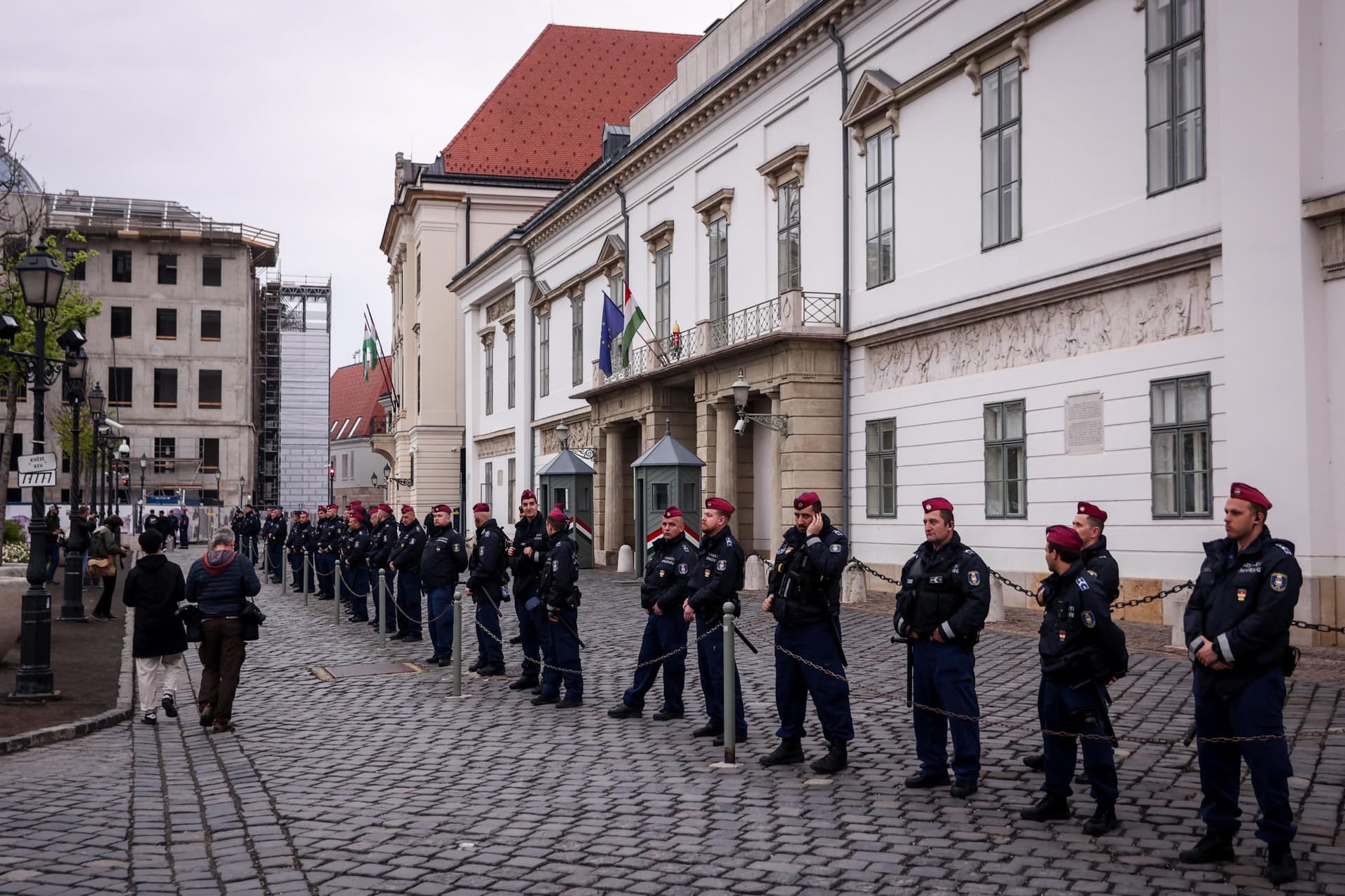 hídfoglalás karmelita rendőr
