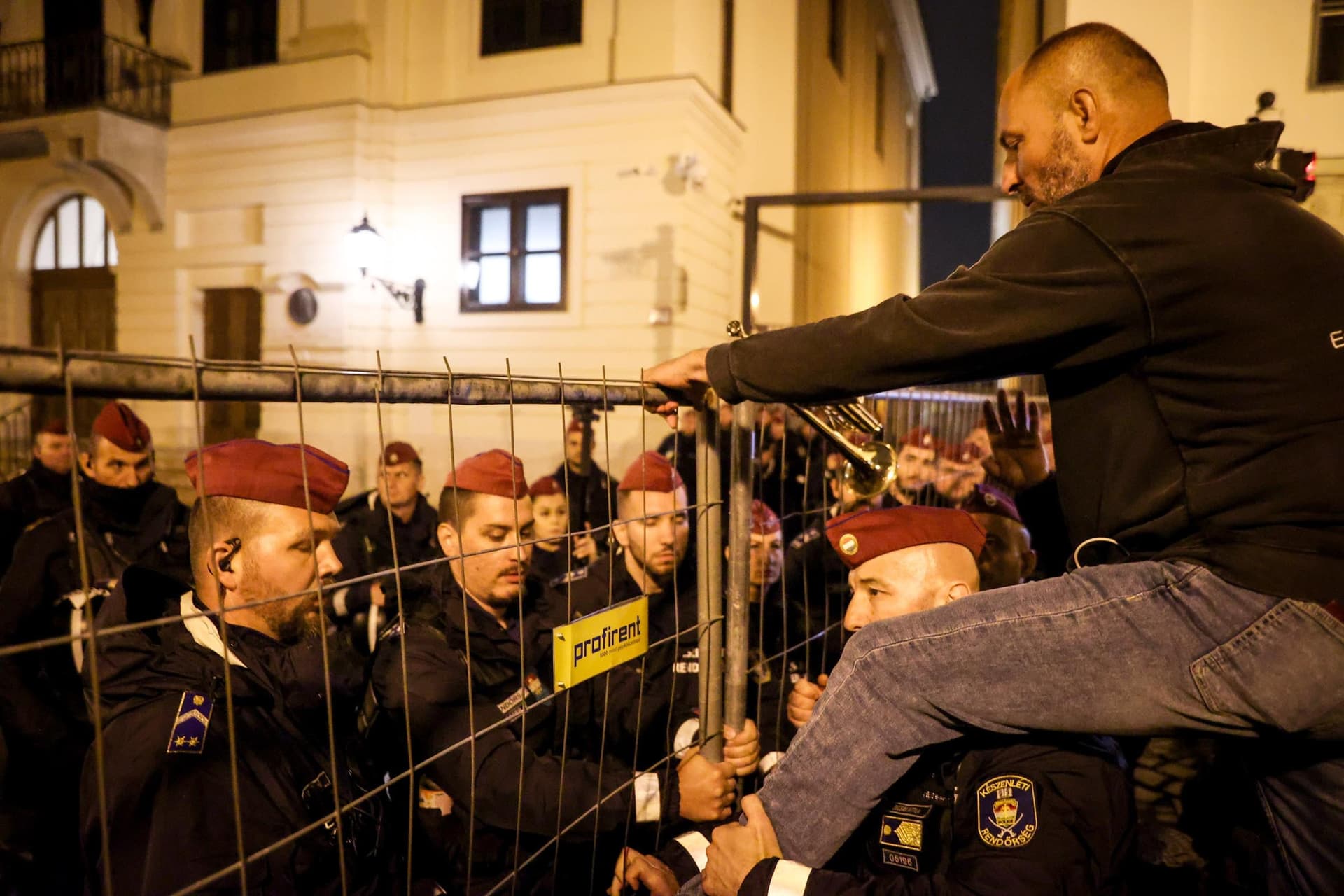 Már kezd megszokottá válni a hídfoglalás Budapesten