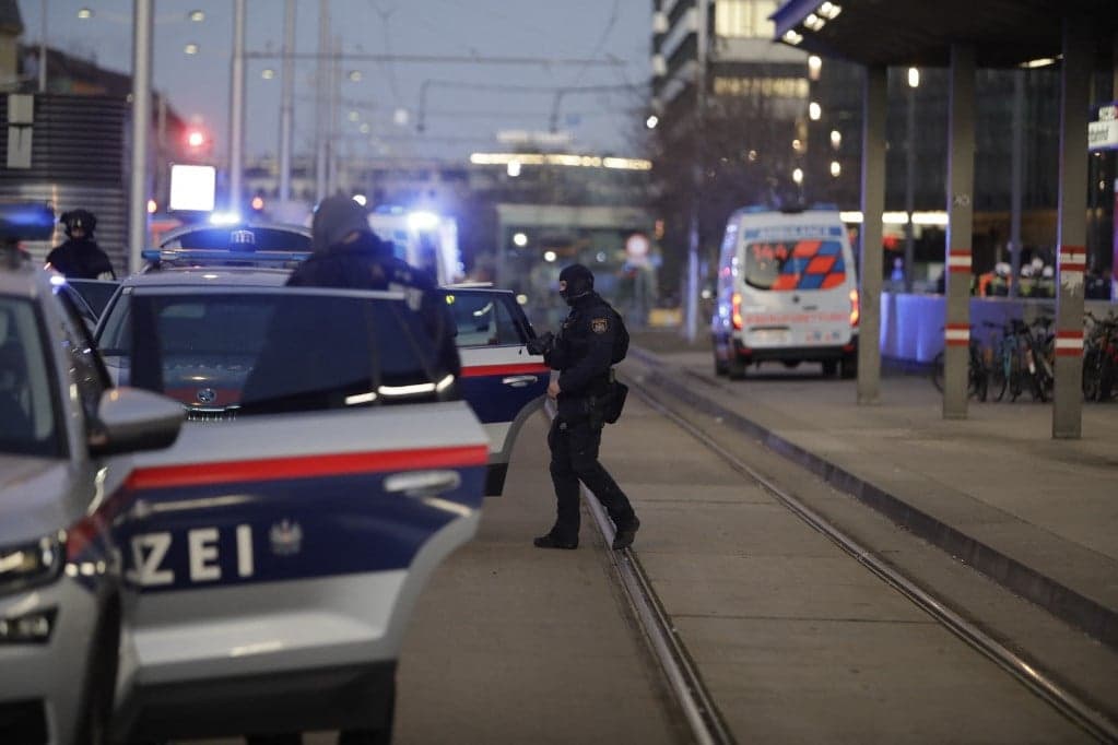 Párkapcsolati vita miatt lövöldöztek és haltak meg ketten Bécsben
