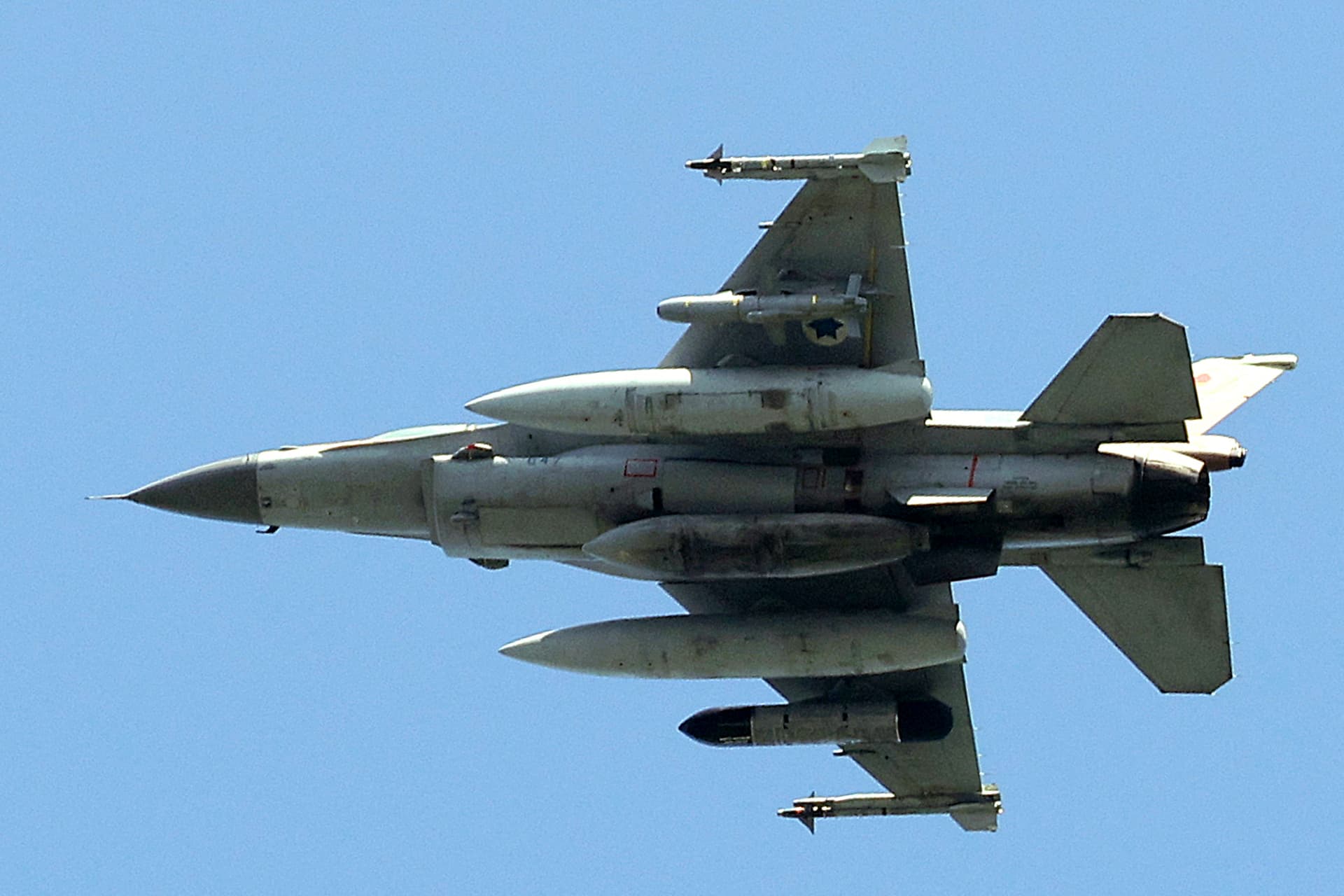 Az USA bemutatja a továbbfejlesztett F16-ost