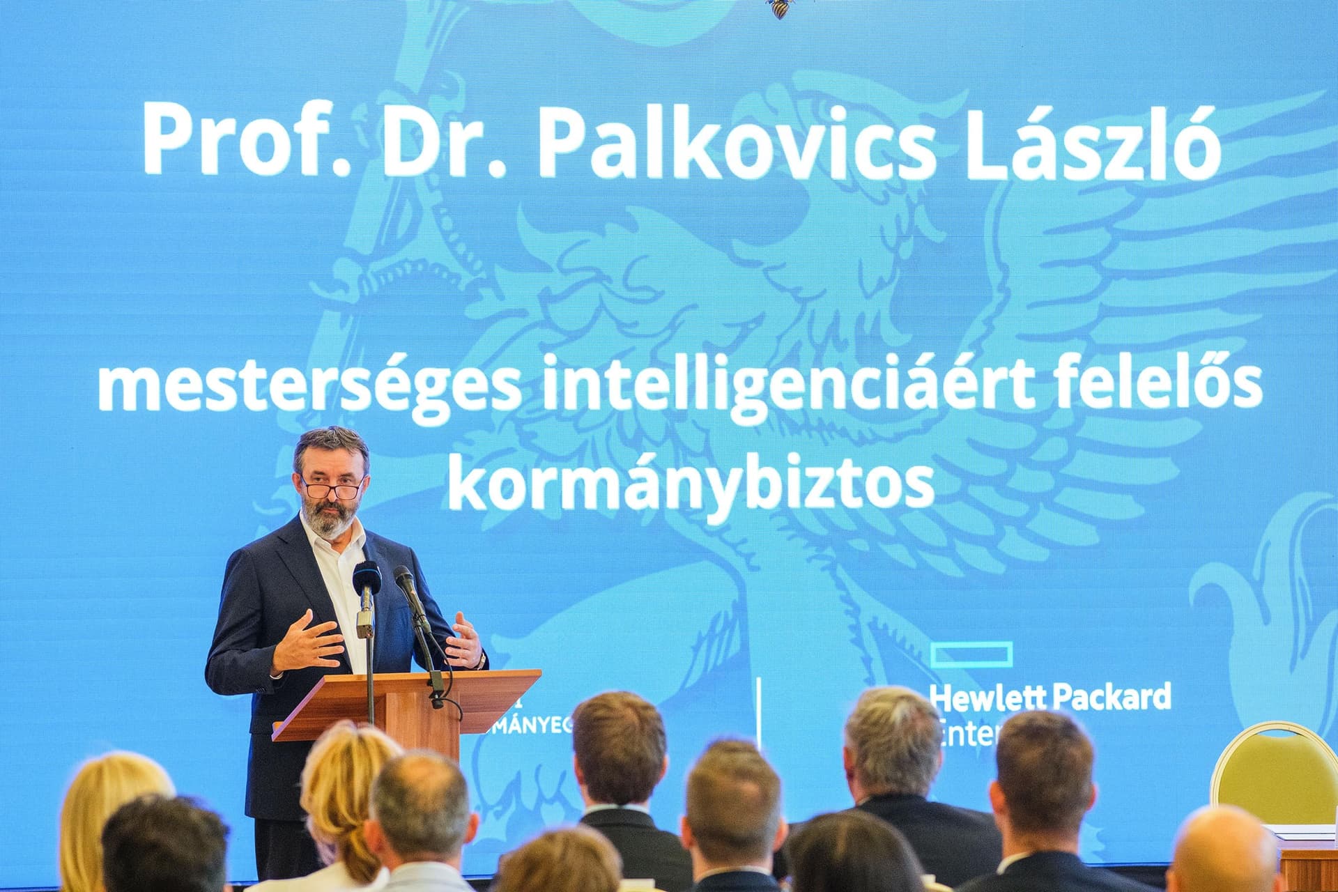 A mesterséges intelligenciakutatásra specializált szuperszámítógépet adtak át az SZTE-n