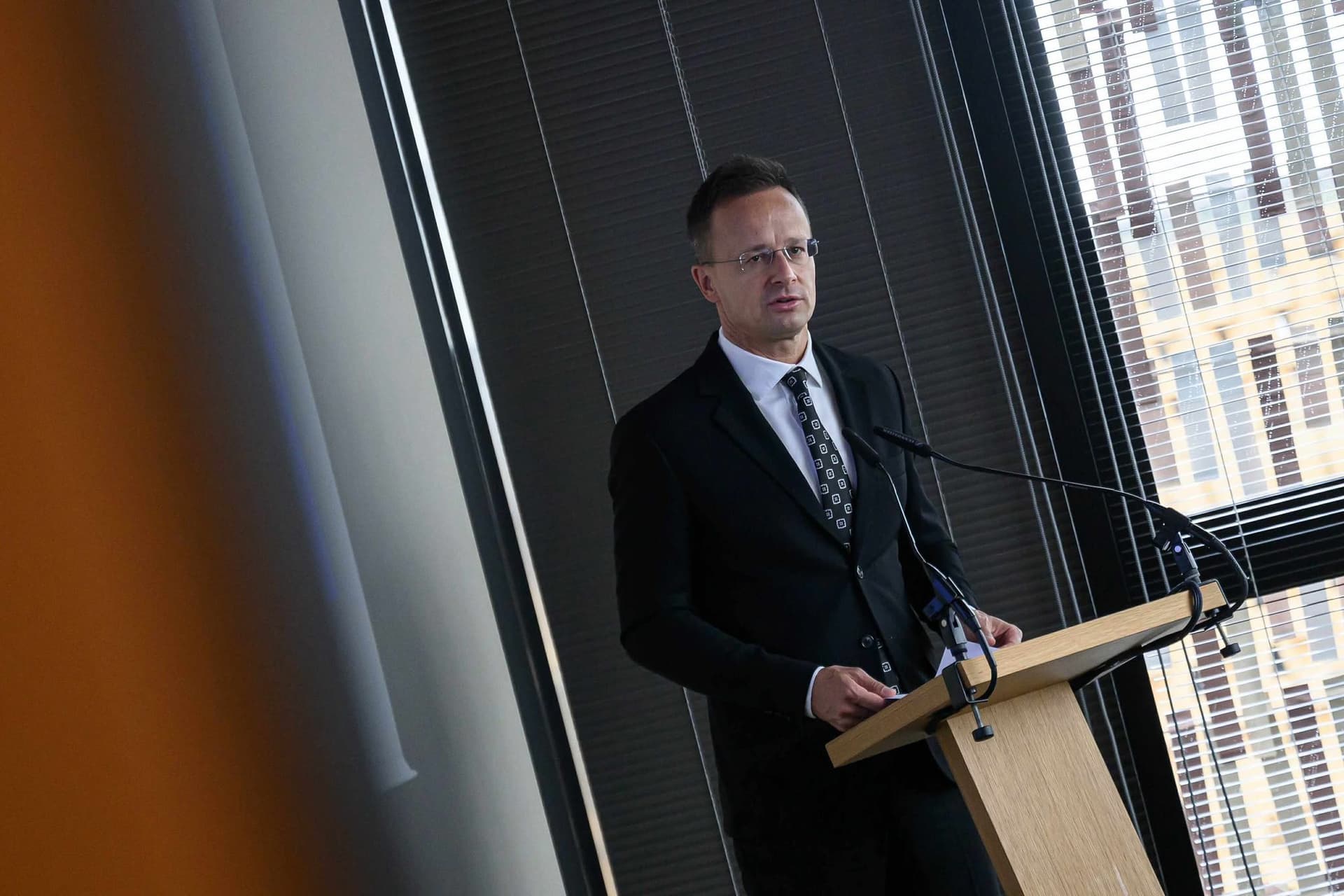 Brüsszel az európai problémák megoldása helyett Ukrajnát akarja finanszírozni