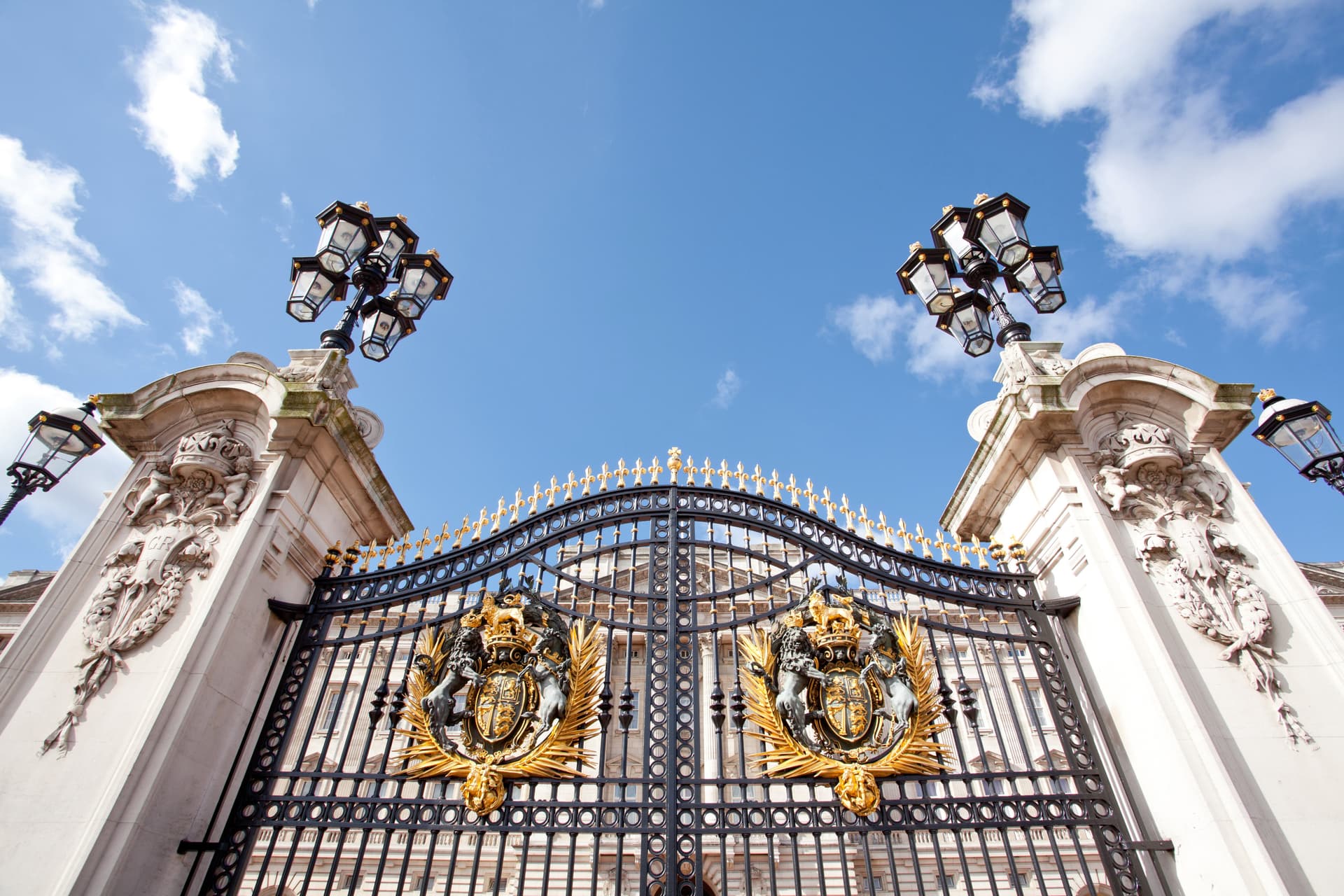 A Buckingham-palota megnyitja első karácsonyi üzletét