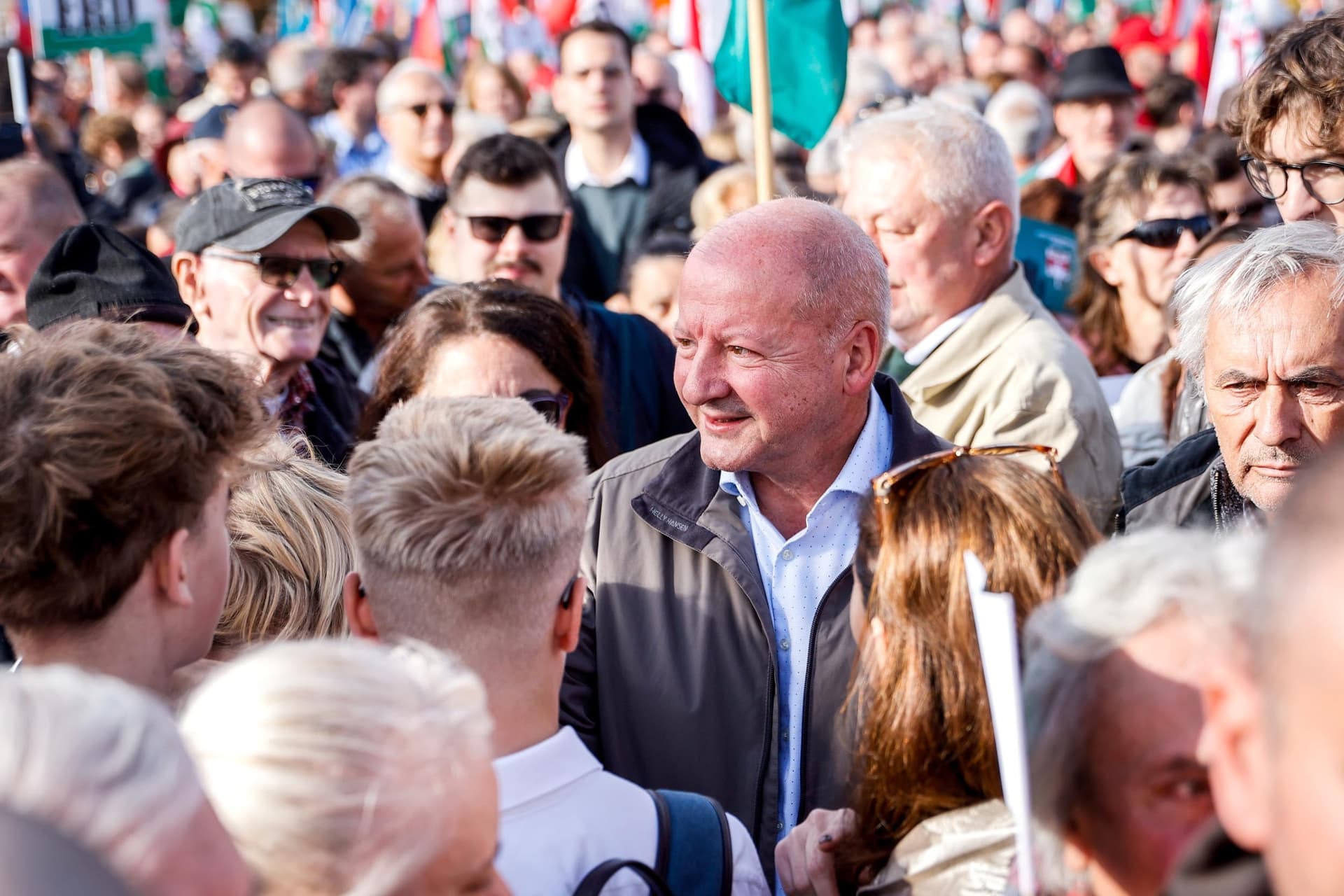 2025. Békemenet