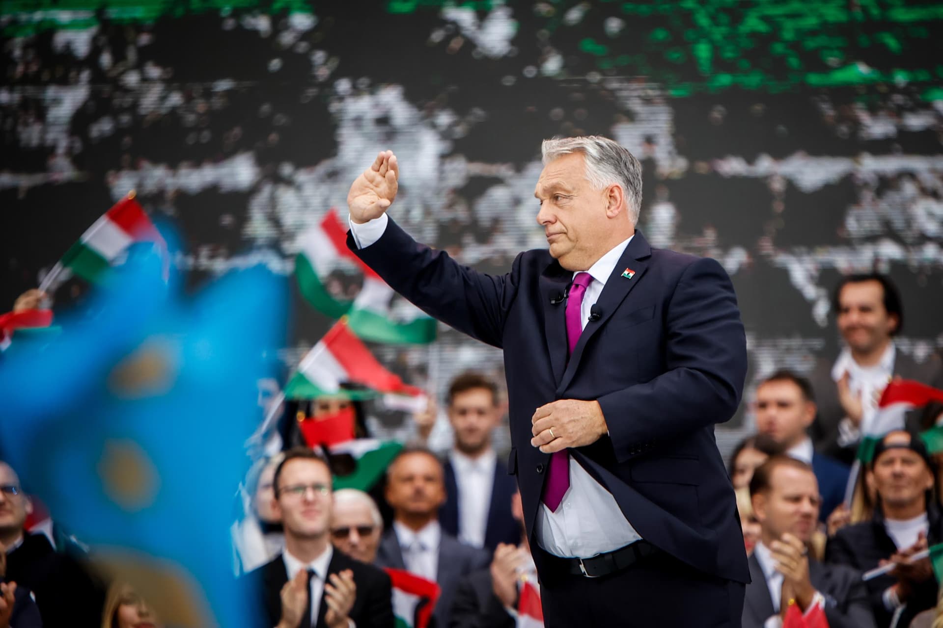 2025. Békemenet
