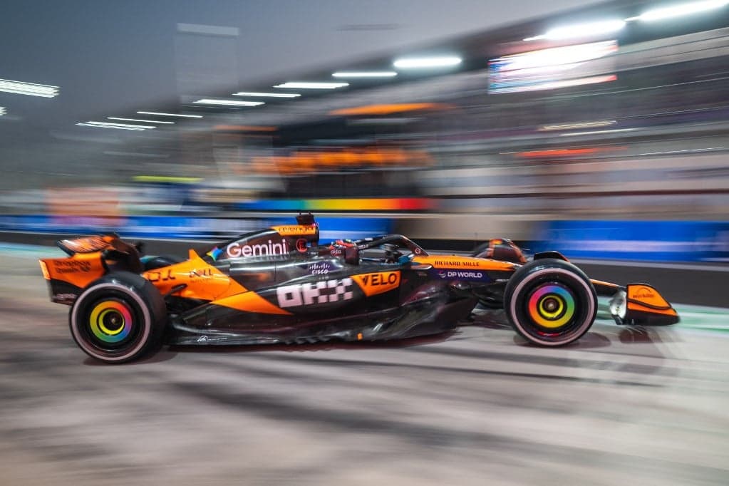 Piastri rajtol az élről a sprintfutamon