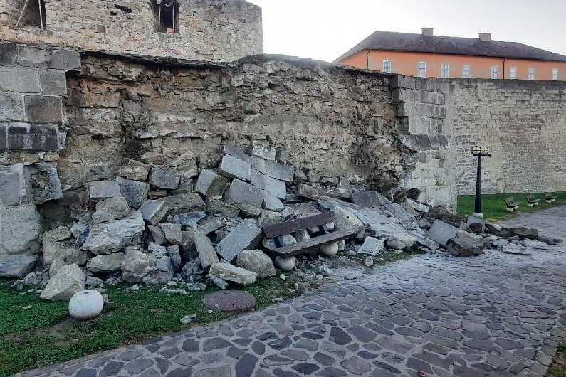 Török nélkül is dől a fal Egerben