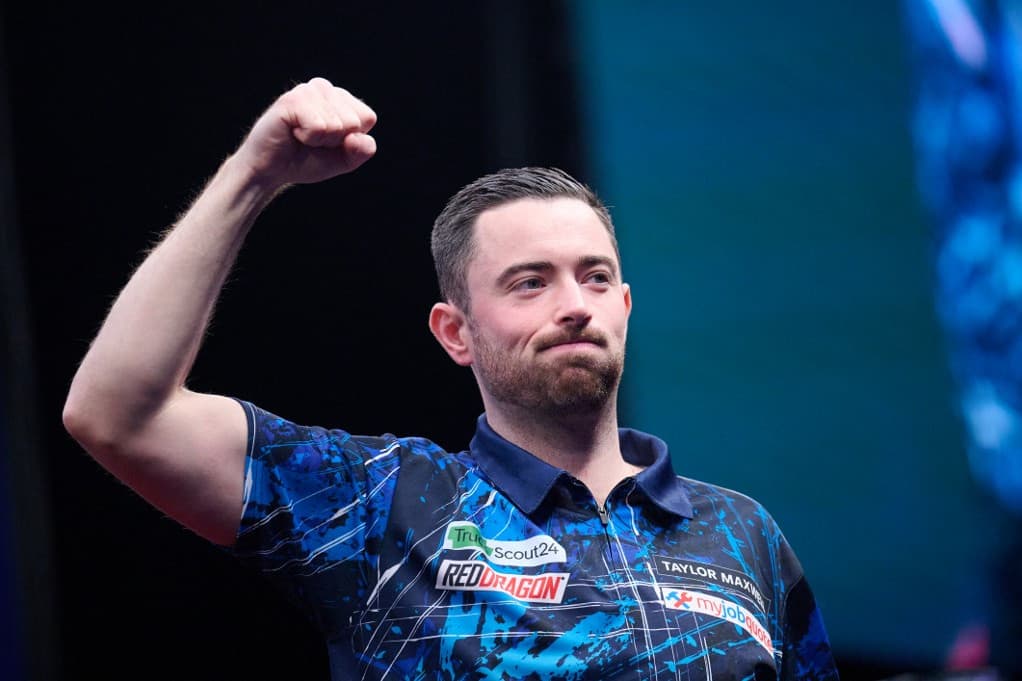 Darts: Humphries és Price is csoportelső lett