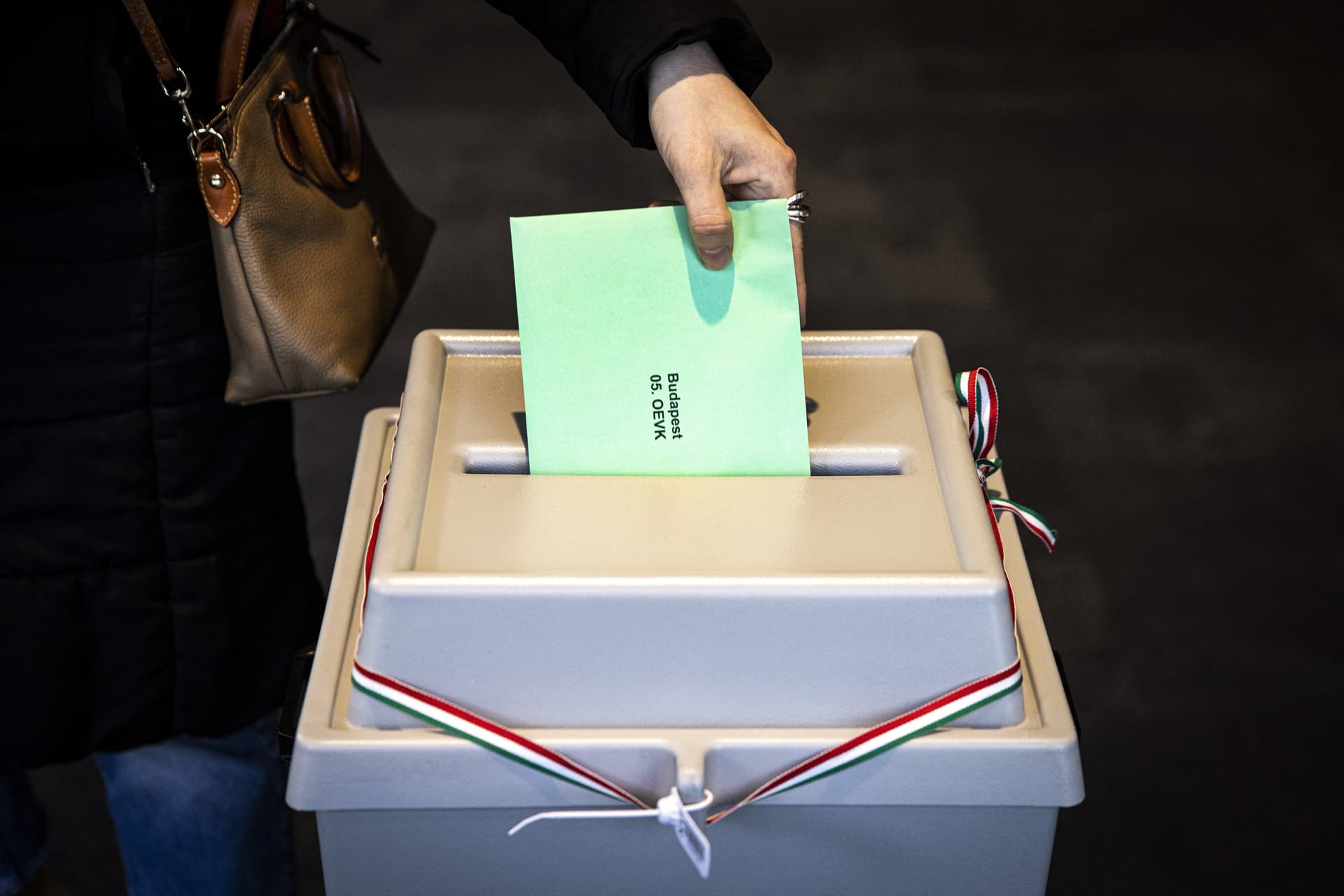 Mintegy nyolcmillió választási értesítőt kézbesít a posta