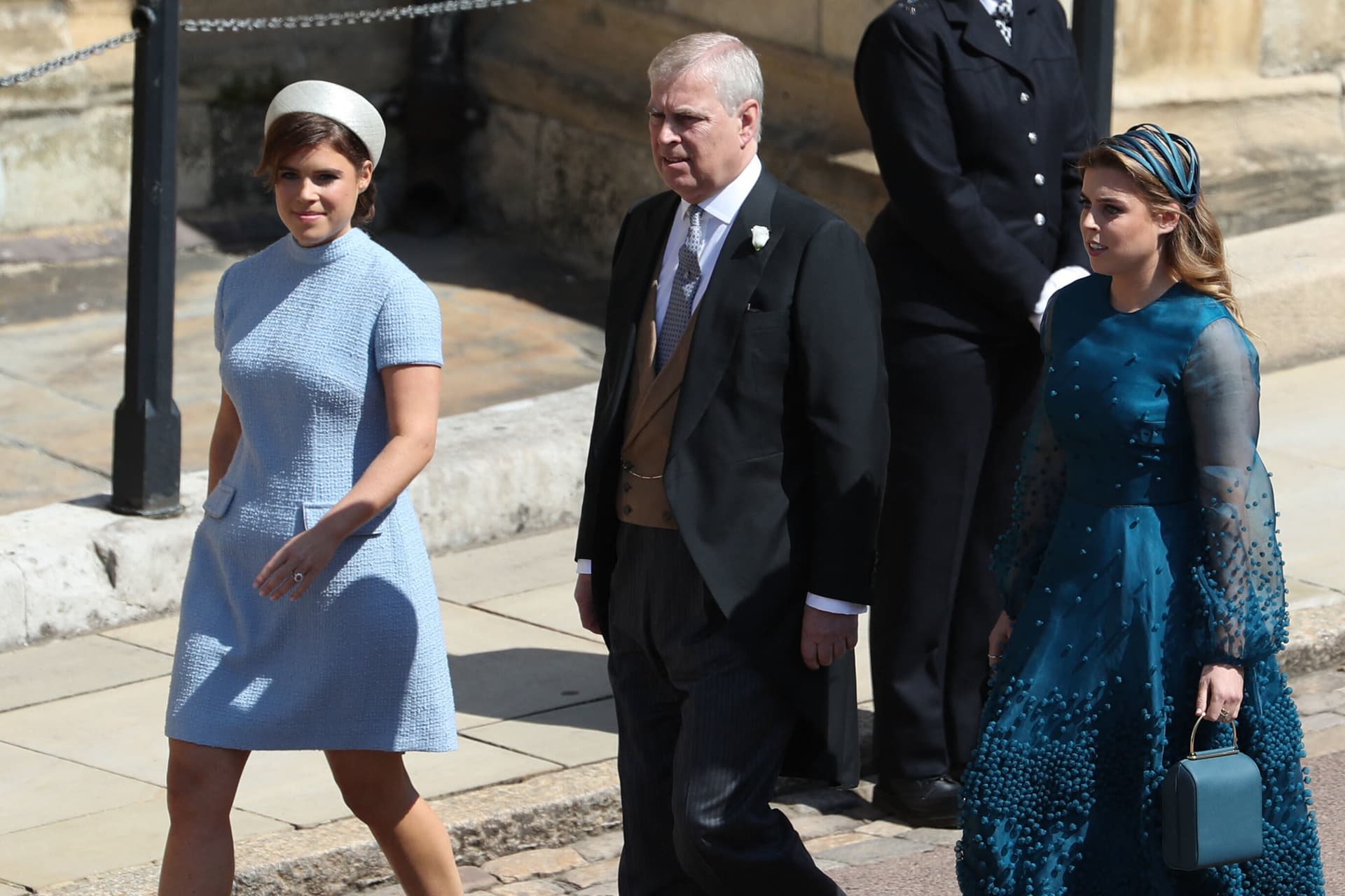Eldobhatja apja nevét Beatrix és Eugénia